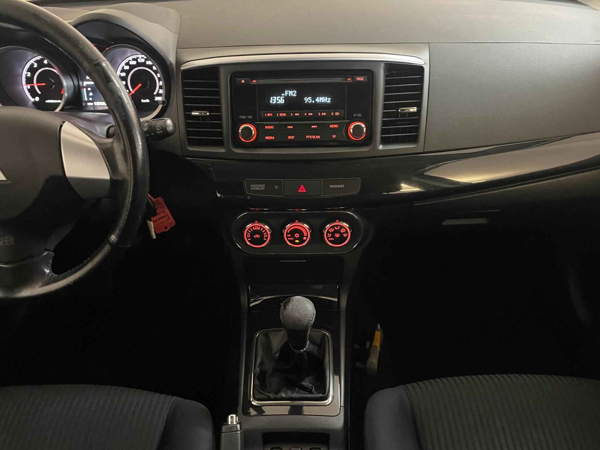 Mitsubishi Lancer Sportback 1.6 Limited Edition AIRCO BLUETOOTH ELEK RAMEN CENT VERG 17INCH VELGEN ZEER NETTE AUTO - 26/38