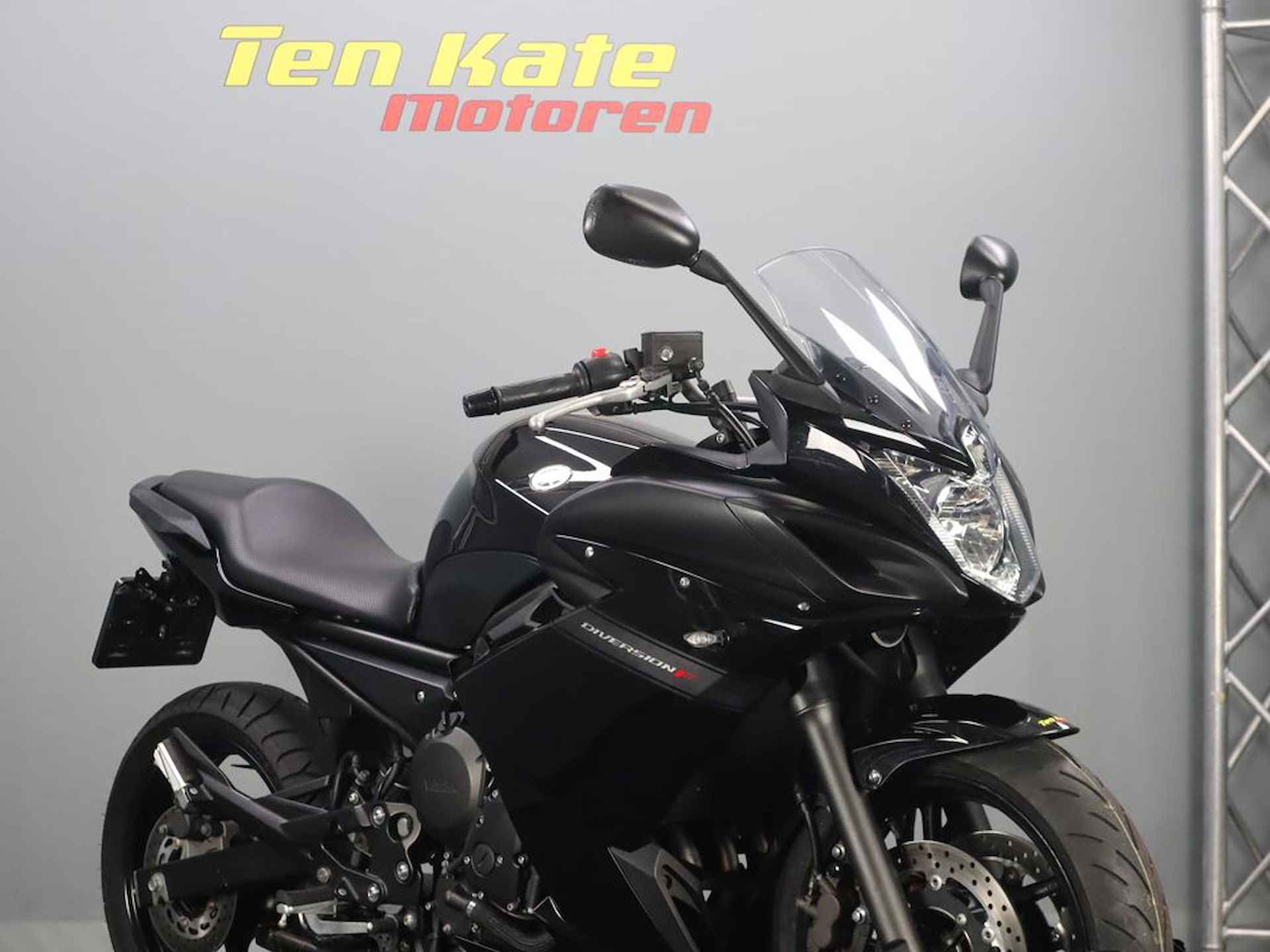 Yamaha XJ6 Diversion - 4/12