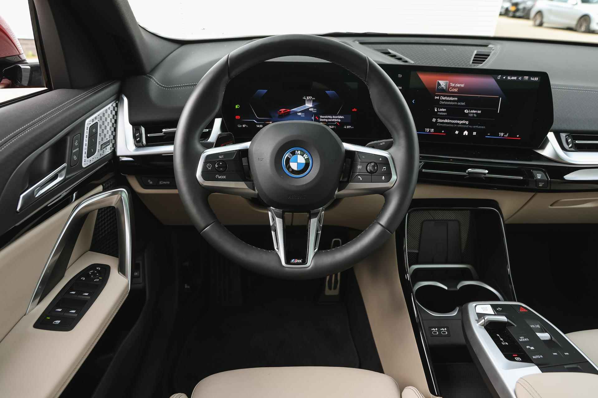 BMW iX2 xDrive30High Executive M Sport / Panoramadak / Trekhaak / Comfort Access / Sportstoelen / Stoelverwarming / Adaptieve LED / Head-Up / Harman Kardon - 13/40