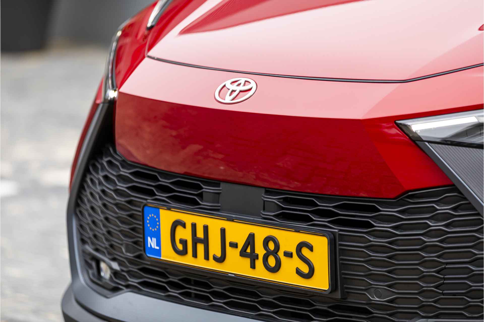 Toyota C-HR 1.8 Hybrid 140 First Edition Dodenhoekdetectie, Navigatie, Parkeersensoren V + A , All-in Rijklaarprijs - 8/35