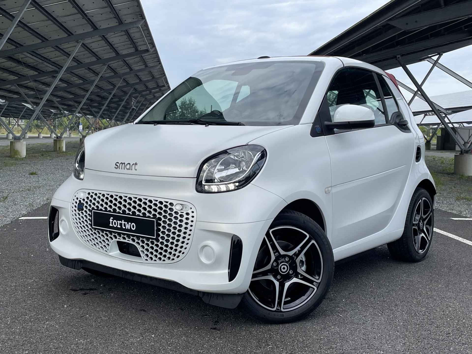 Smart fortwo cabrio EQ Comfort 18 kWh | Winterpakket | Rood dak | Carbon optiek interieur | Auto klimaat | Apple carplay/Android auto | - 3/32