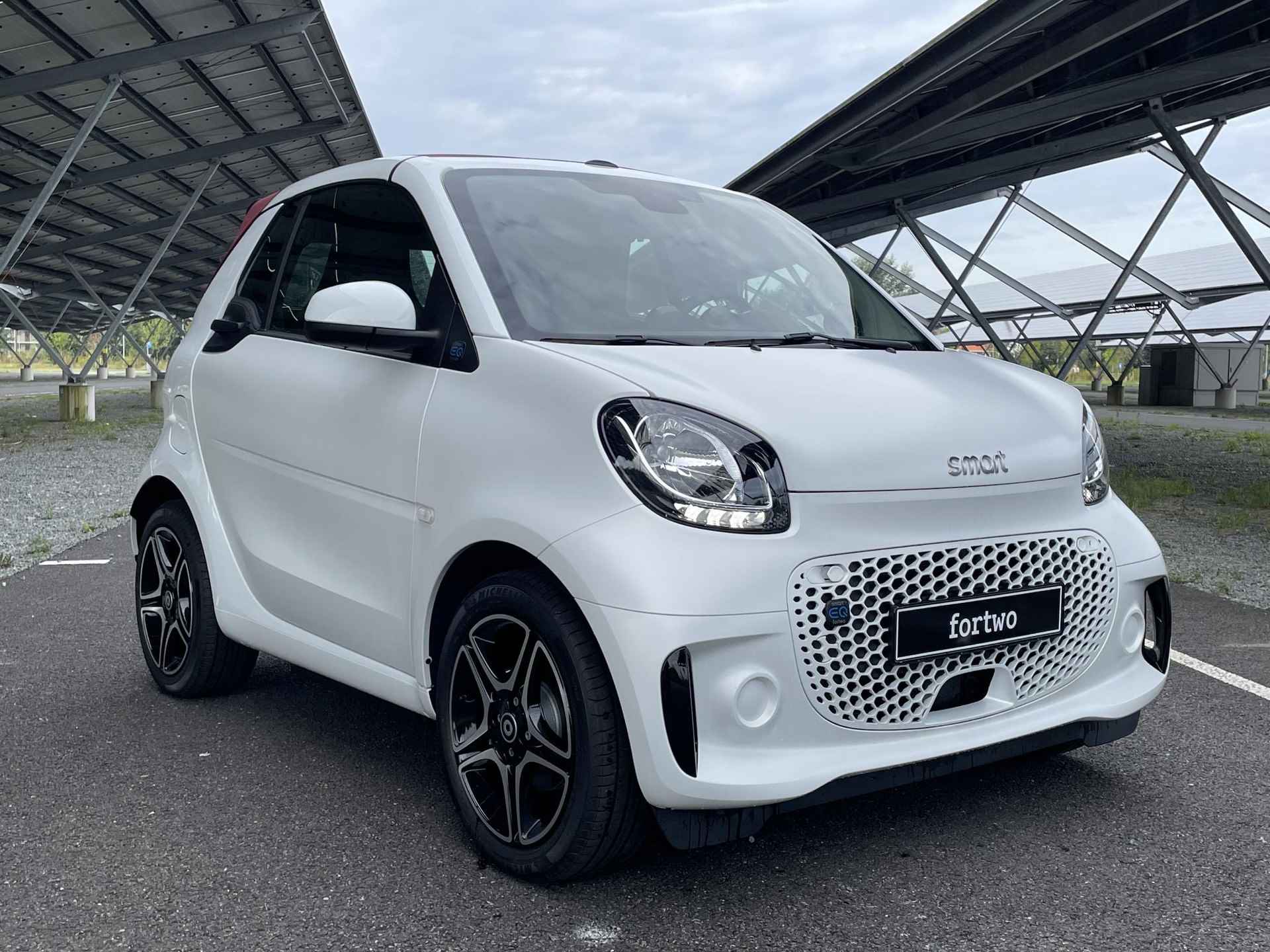 Smart fortwo cabrio EQ Comfort 18 kWh | Winterpakket | Rood dak | Carbon optiek interieur | Auto klimaat | Apple carplay/Android auto | - 5/32