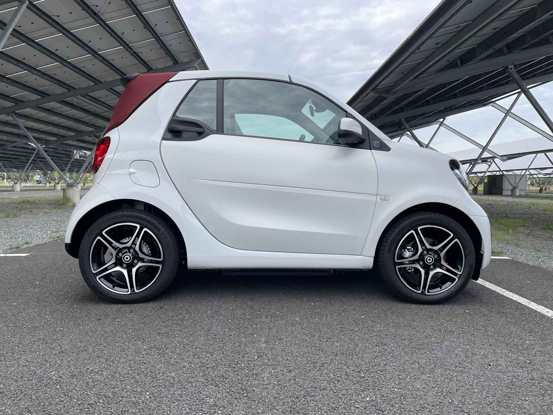 Smart fortwo cabrio EQ Comfort 18 kWh | Winterpakket | Rood dak | Carbon optiek interieur | Auto klimaat | Apple carplay/Android auto | - 6/32