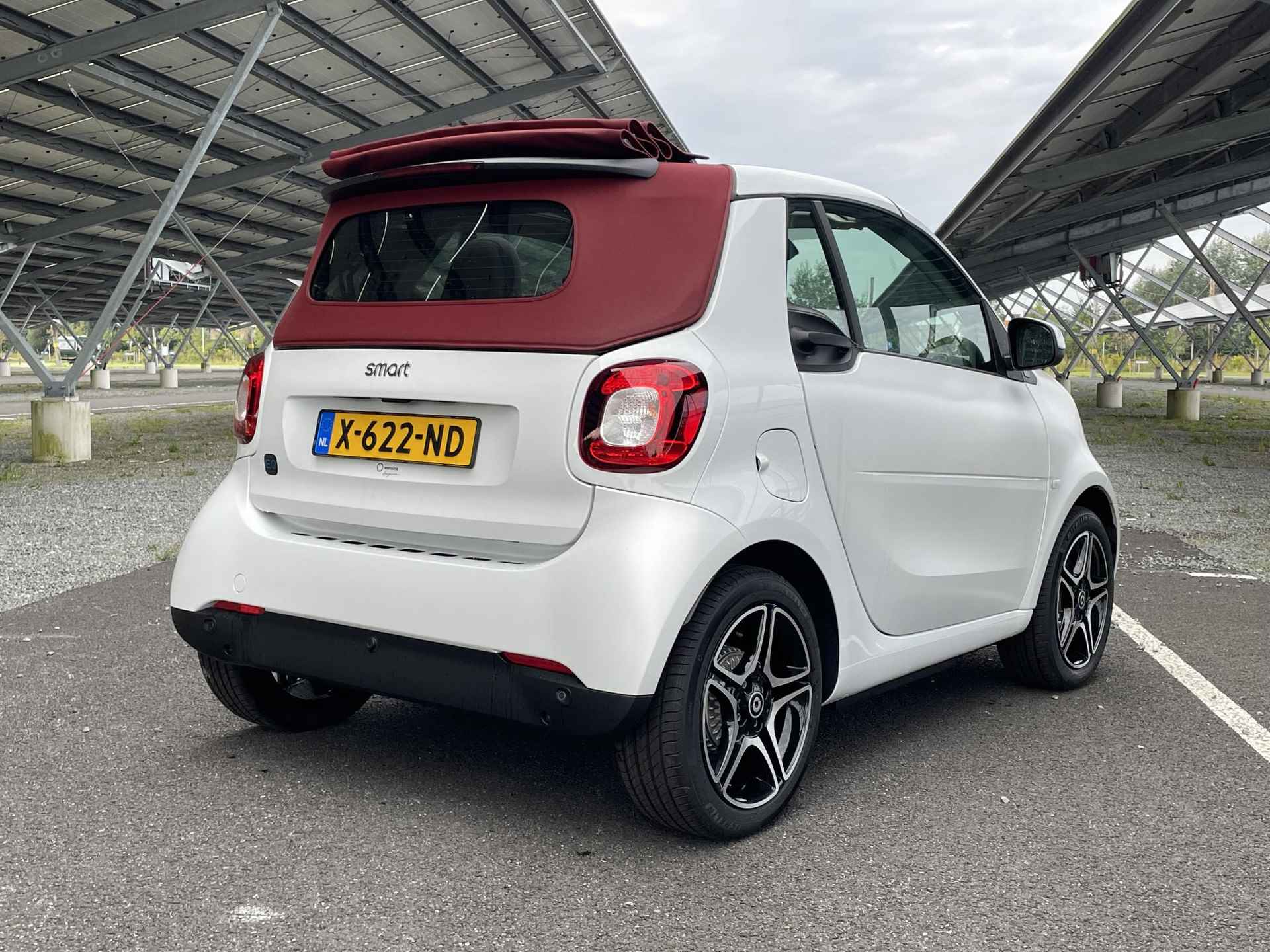 Smart fortwo cabrio EQ Comfort 18 kWh | Winterpakket | Rood dak | Carbon optiek interieur | Auto klimaat | Apple carplay/Android auto | - 8/32