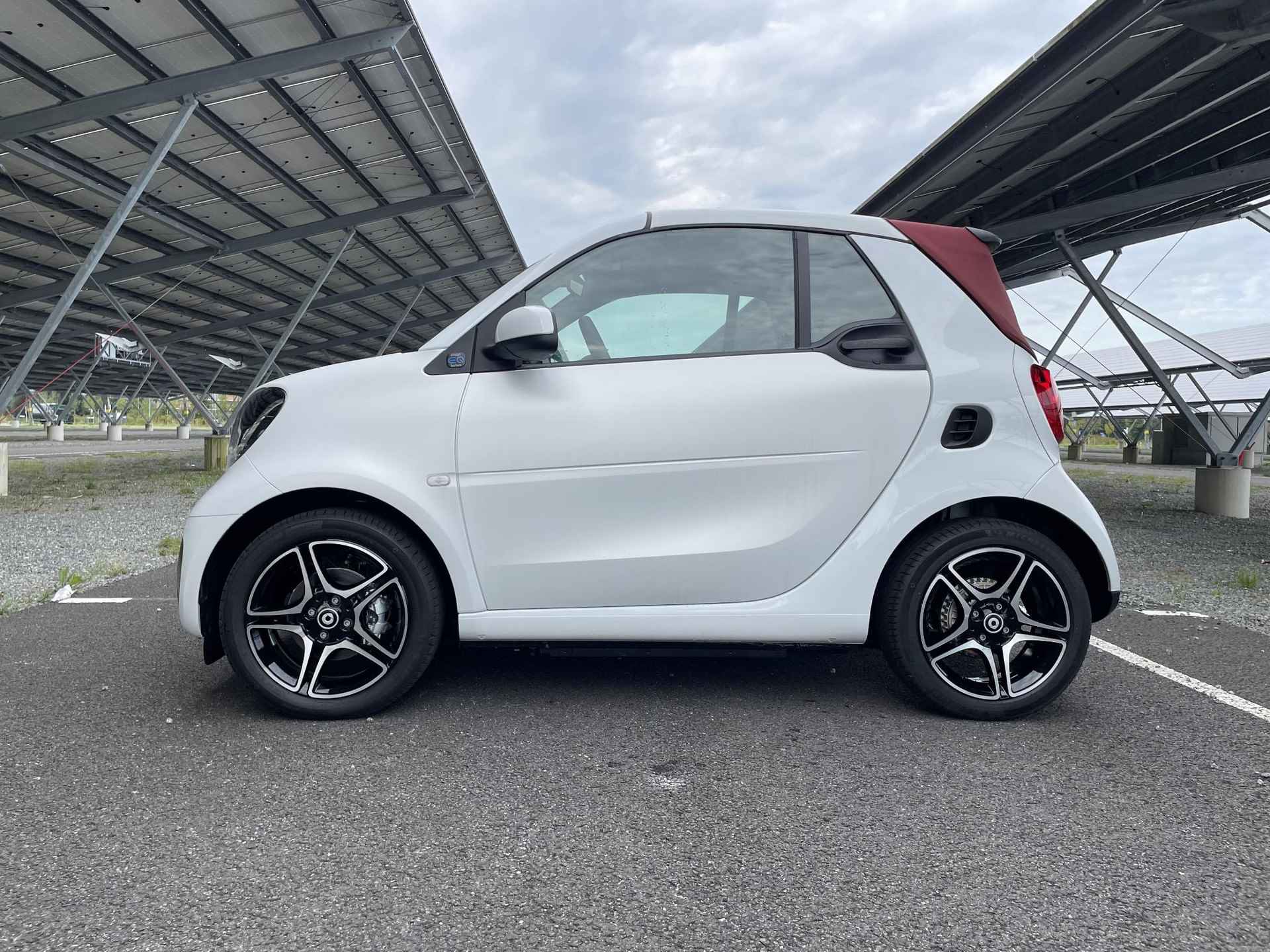 Smart fortwo cabrio EQ Comfort 18 kWh | Winterpakket | Rood dak | Carbon optiek interieur | Auto klimaat | Apple carplay/Android auto | - 11/32