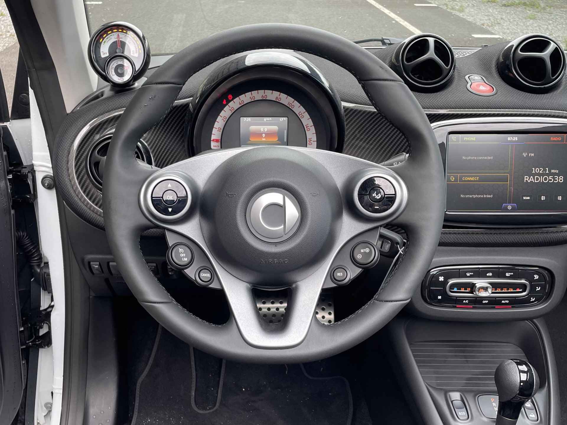 Smart fortwo cabrio EQ Comfort 18 kWh | Winterpakket | Rood dak | Carbon optiek interieur | Auto klimaat | Apple carplay/Android auto | - 16/32