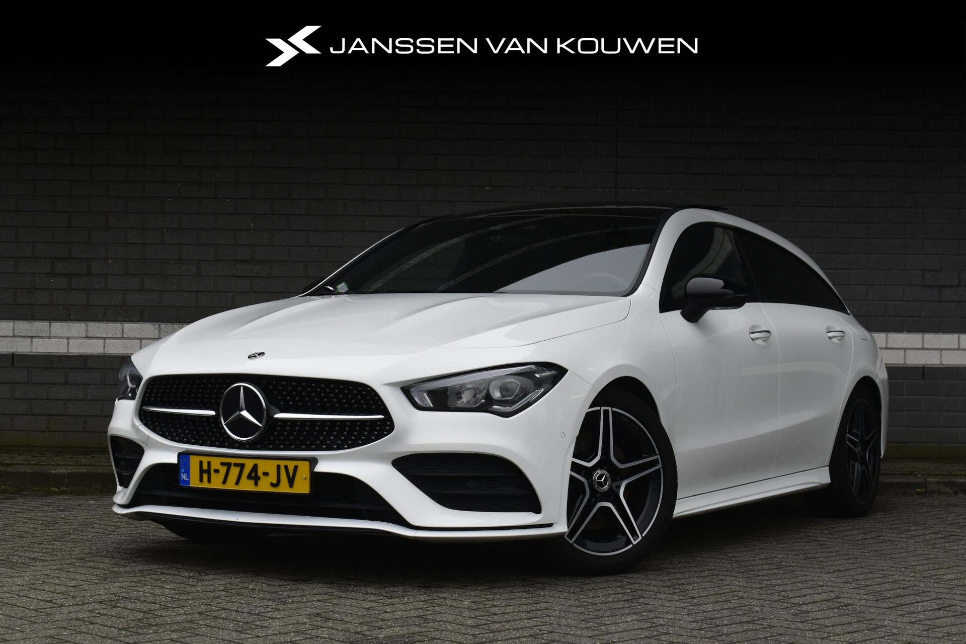 Mercedes-Benz CLA-klasse Shooting Brake 200 Business Solution AMG / Pano / Stoelverwarming / Trekhaak / Widescreen