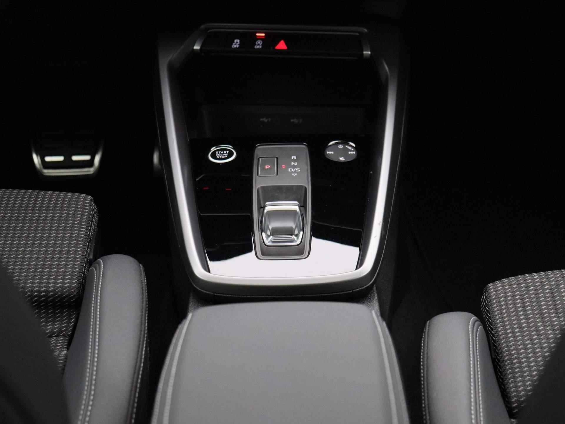 Audi A3 Limousine 30 TFSI S edition 110 PK | Automaat | S line exterieur | S line interieur |  Panoramadak | Virtual cockpit | Navigatie| LED  | Stoelverwarming | Cruise Control | Lichtmetalen velgen | Parkeersensoren | - 17/33