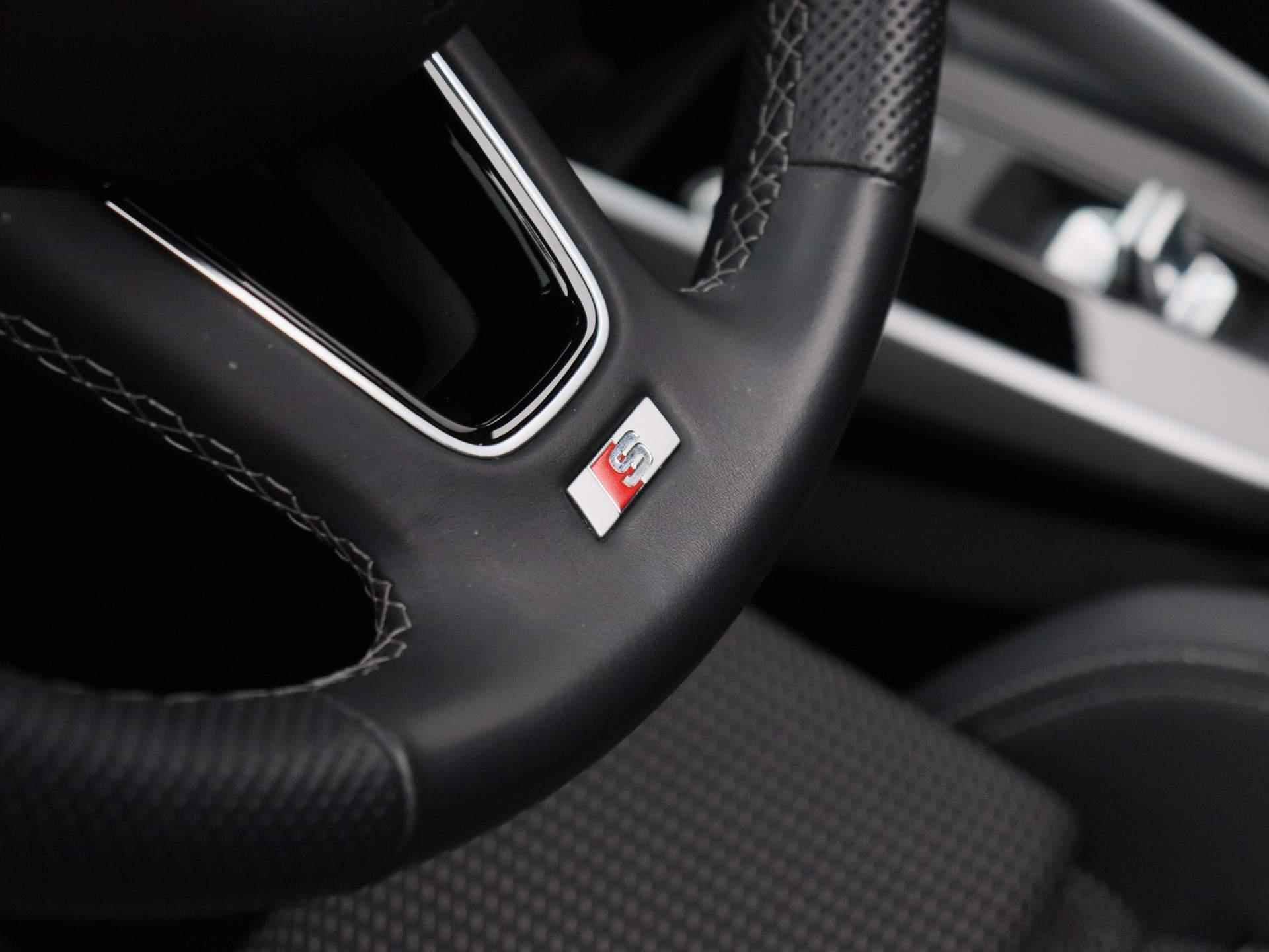 Audi A3 Limousine 30 TFSI S edition 110 PK | Automaat | S line exterieur | S line interieur |  Panoramadak | Virtual cockpit | Navigatie| LED  | Stoelverwarming | Cruise Control | Lichtmetalen velgen | Parkeersensoren | - 25/33