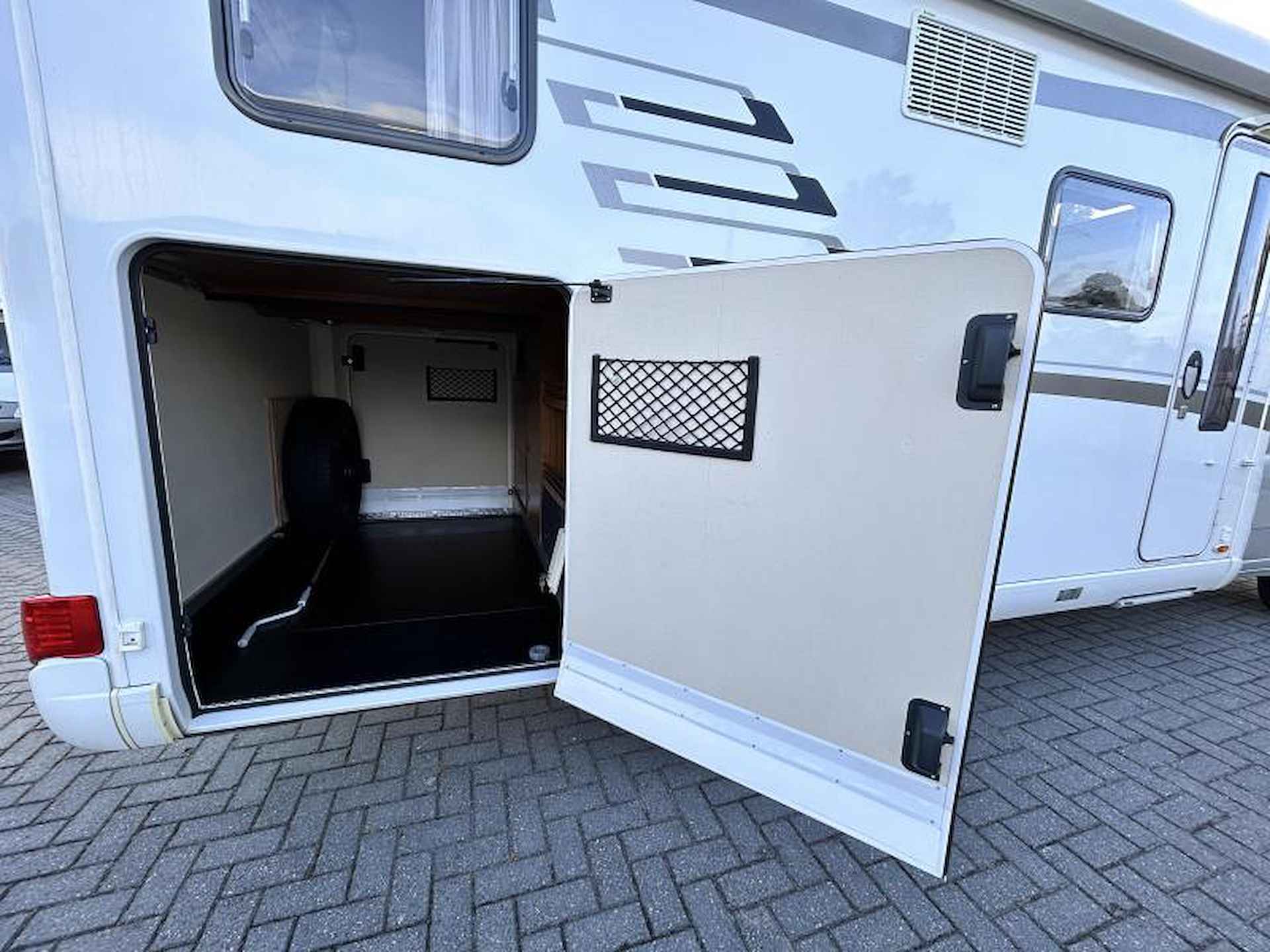 Hymer Exsis-T 578 automaat/enkele-bedden - 7/25