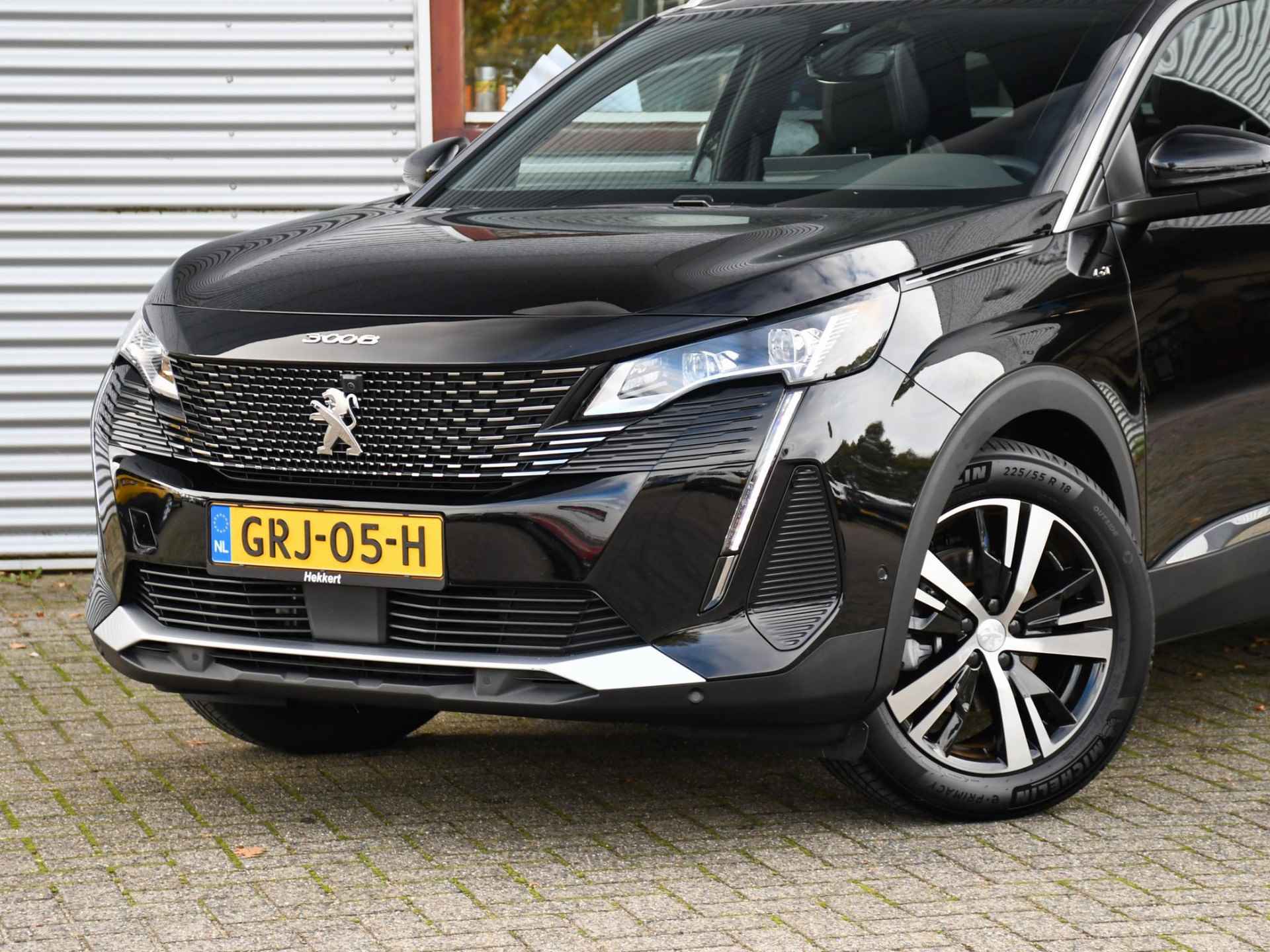 Peugeot 3008 GT 1.2 PureTech 136pk Automaat SCHUIF-DAK | DODE HOEK | 18''LM | PDC + CAM. VOOR | APPLE-CARPLAY | DAB - 2/36