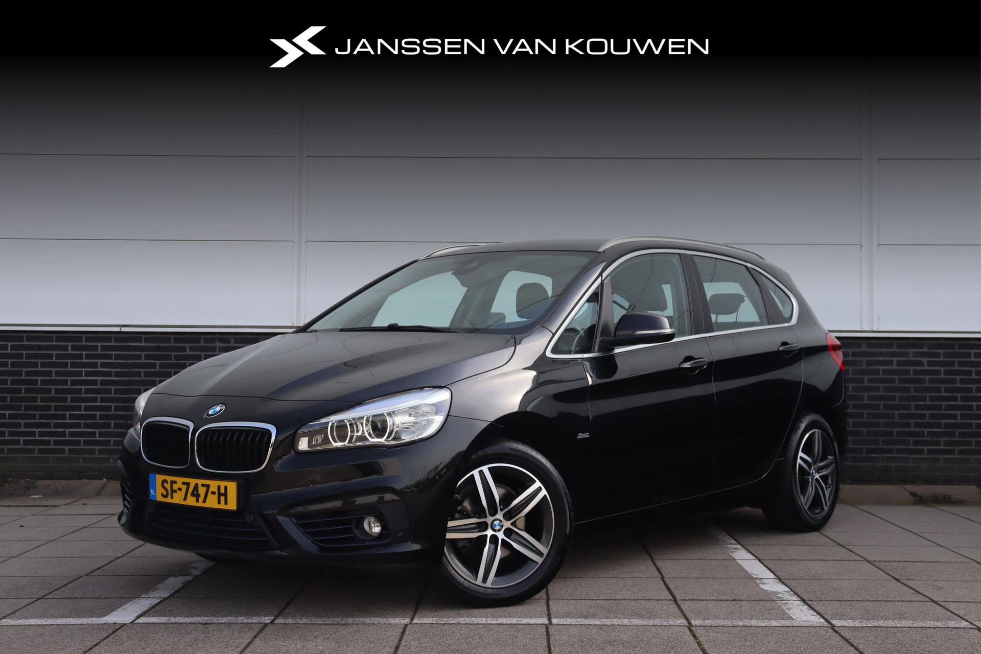BMW 2-serie Active Tourer 218i Corporate Lease High Executive * Head Up * Leder * Camera * bij viaBOVAG.nl
