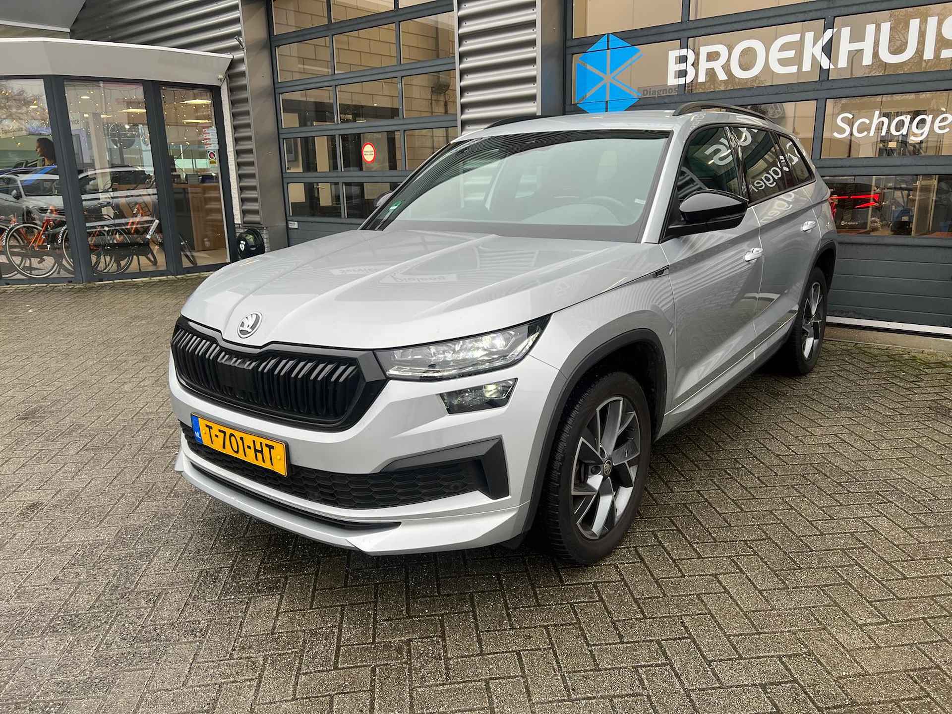 Škoda Kodiaq 1.5 TSI 150 pk Sportline Business 7pers. 7-DSG | Trekhaak wegklapbaar | Elektrisch verstelbare geheugen stoel | Cruise control a - 4/36