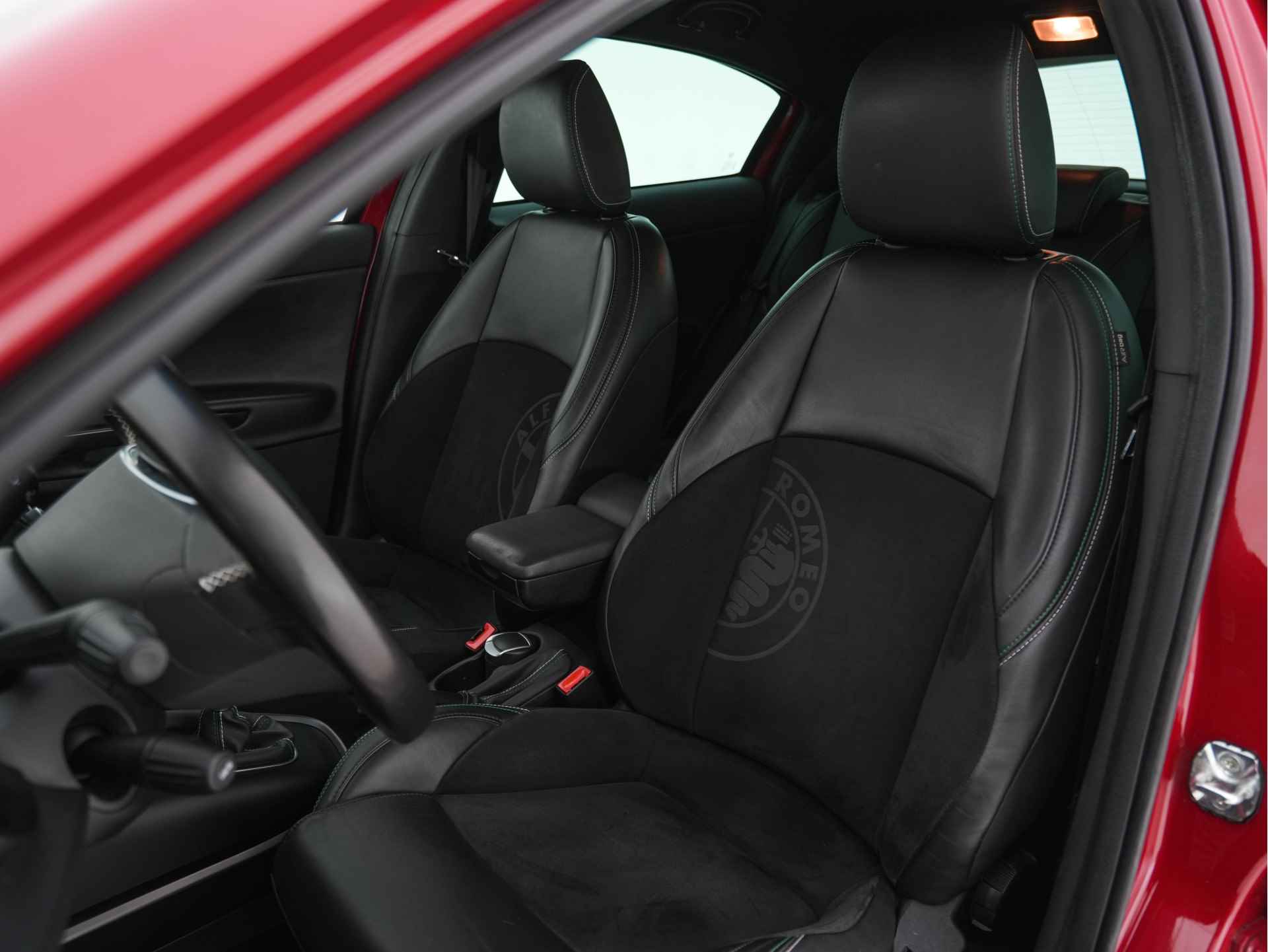 Alfa Romeo Giulietta 1.4 T QV-Line *LEATHER-ALCANTARA | NAVI-FULLMAP | SPORT-SEATS | ECC | PDC | CRUISE | 17''ALU* - 21/28