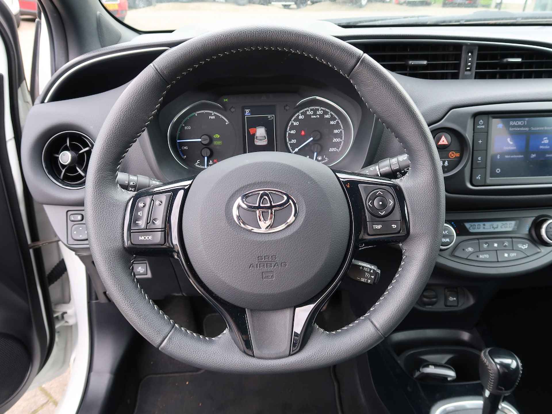 Toyota Yaris 1.5 Hybrid Dynamic / Automaat / Camera / Climate Control - 10/30