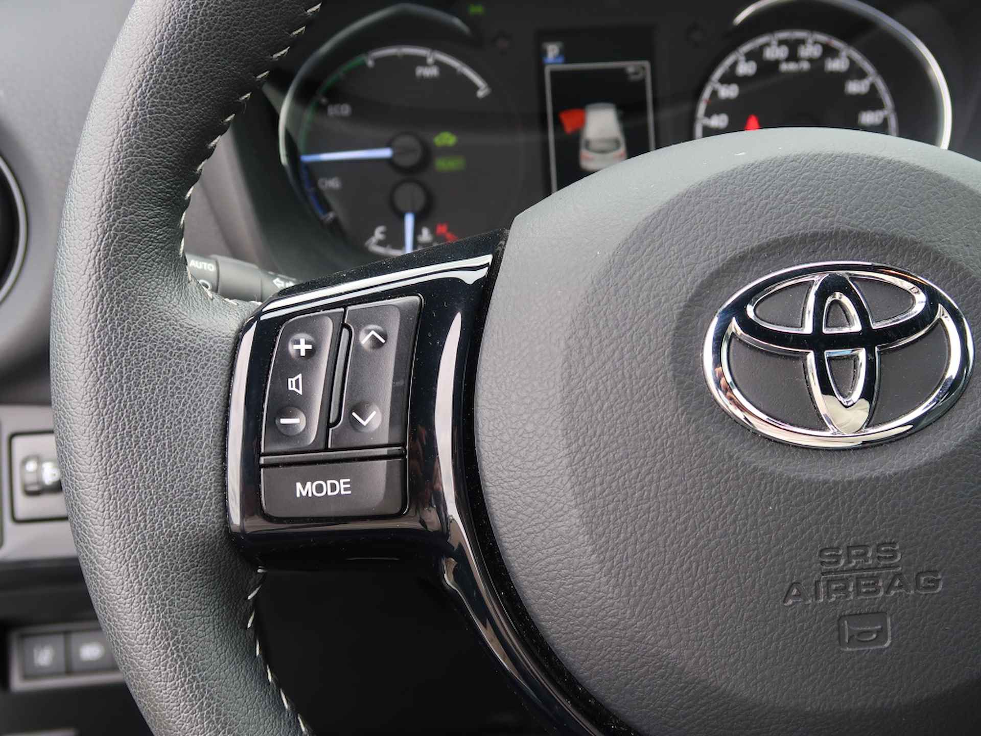 Toyota Yaris 1.5 Hybrid Dynamic / Automaat / Camera / Climate Control - 12/30