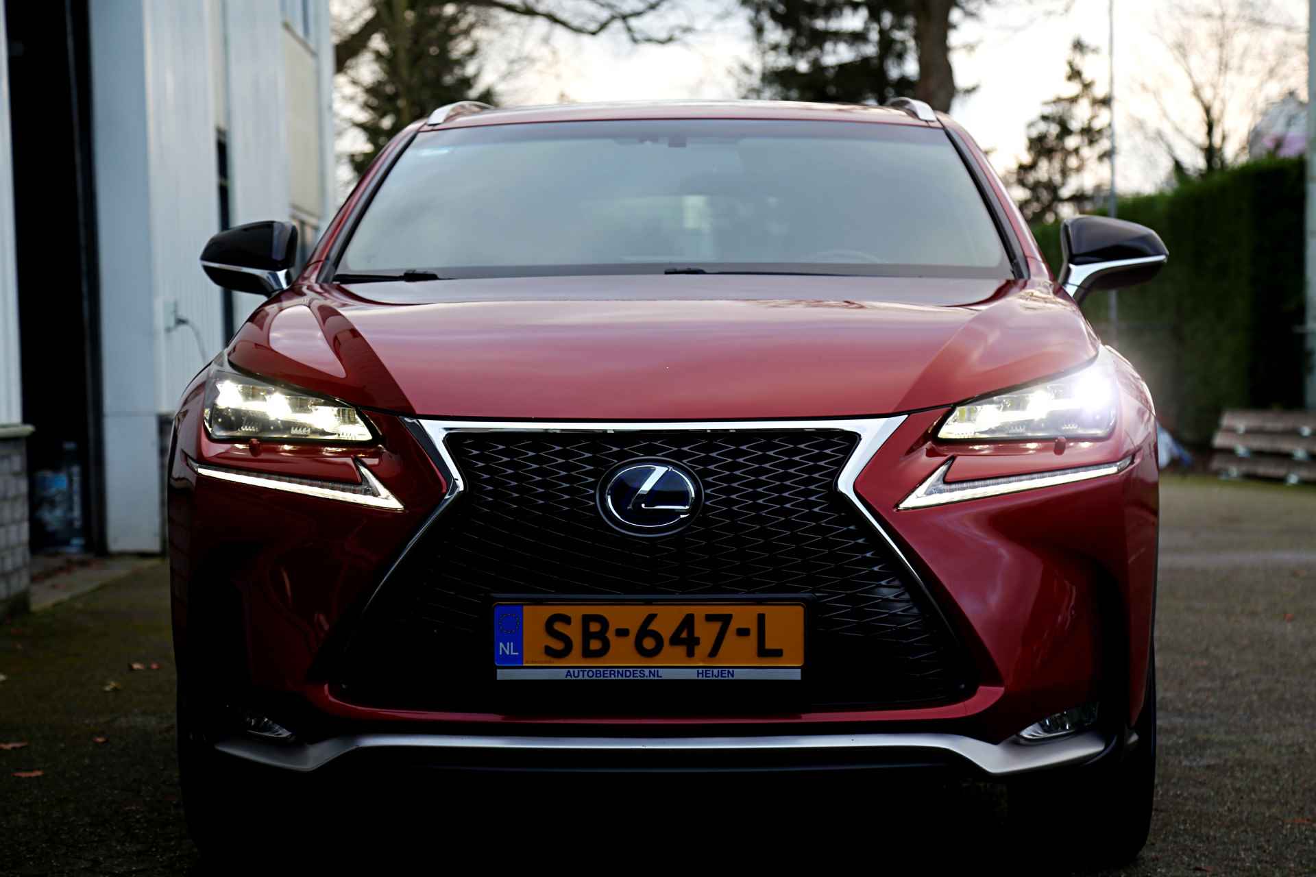 Lexus NX 300h AWD F Sport Line*Perfect Onderh.*Afneemb. Trekhaak/Camera/Leder/Stoelverw./Cruise-Control/Climate-Control/Elek. Klep/LED/18 - 19/60