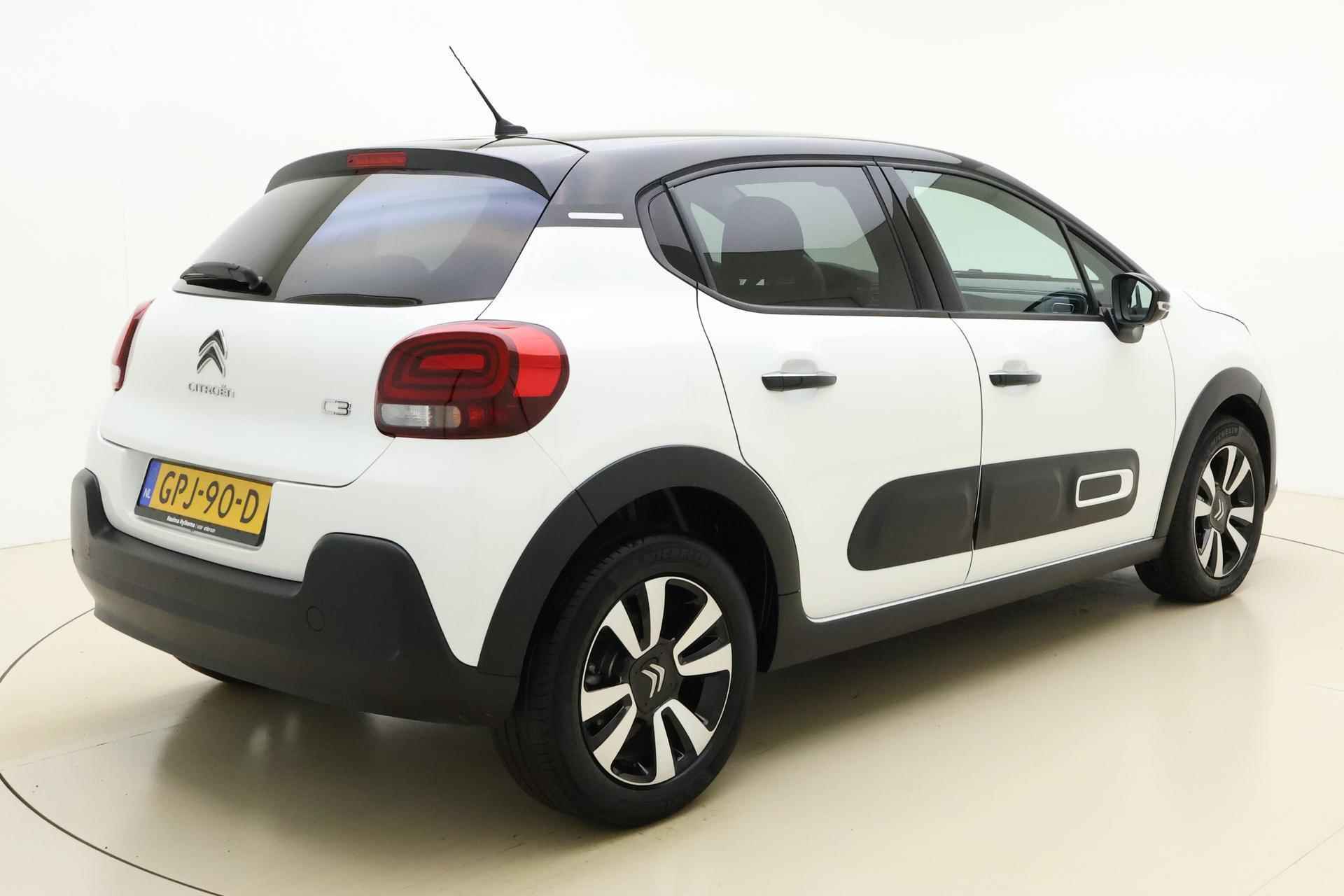 Citroen C3 1.2 PureTech Feel Edition 110 PK Automaat | Navigatie via Apple Carplay | Climate control | Parkeersensoren | Keyless start | Getint glas | Zwart dak - 2/31