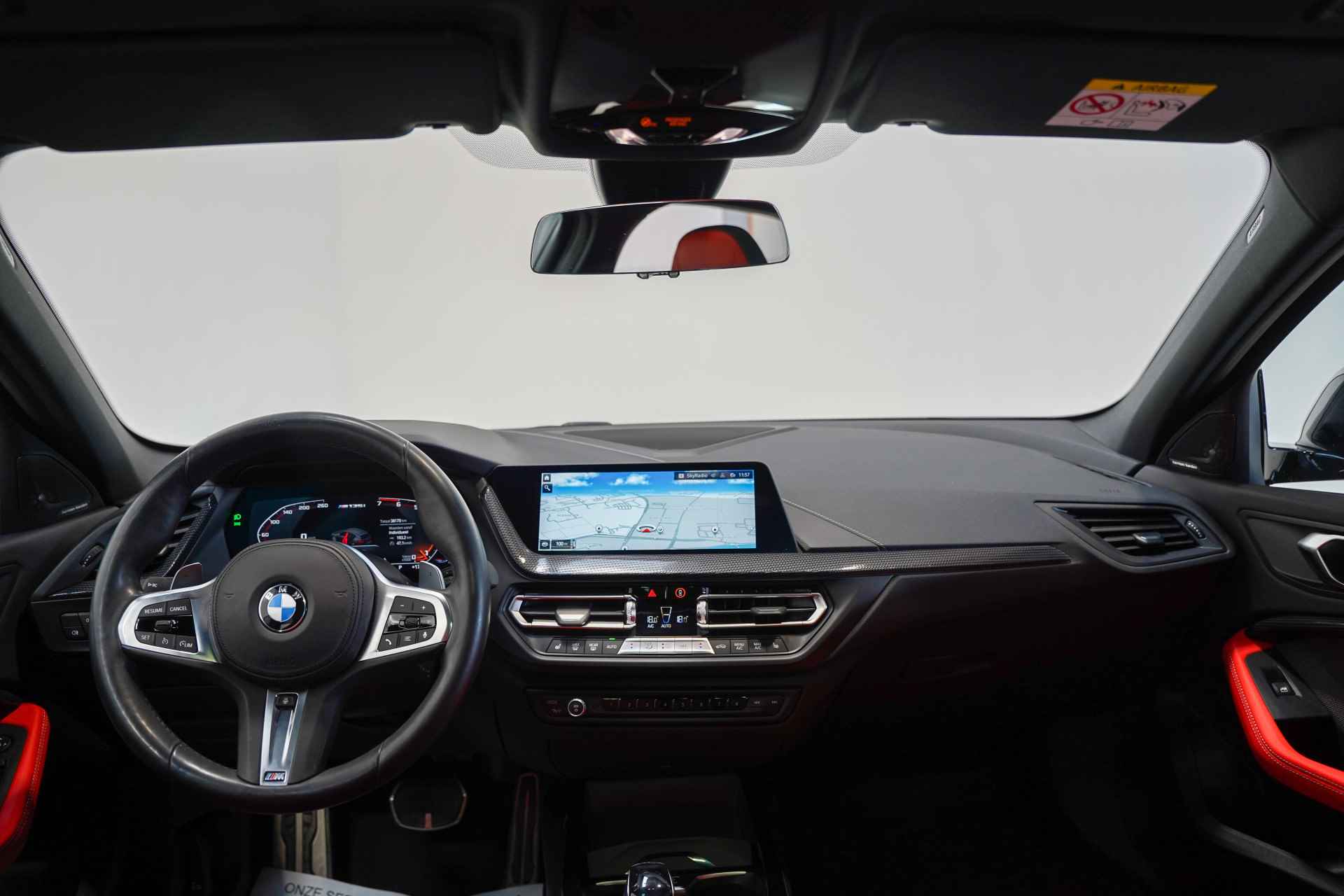 BMW 1 Serie 5-deurs M135i xDrive High Executive Aut. - 3/33