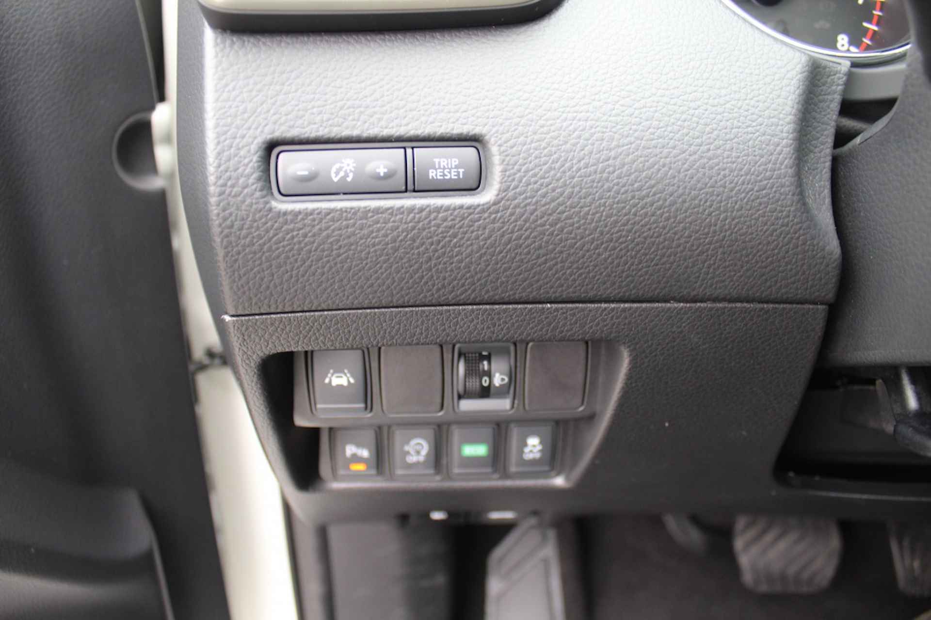 Nissan Qashqai 1.2 Connect Edition Automaat - 23/25