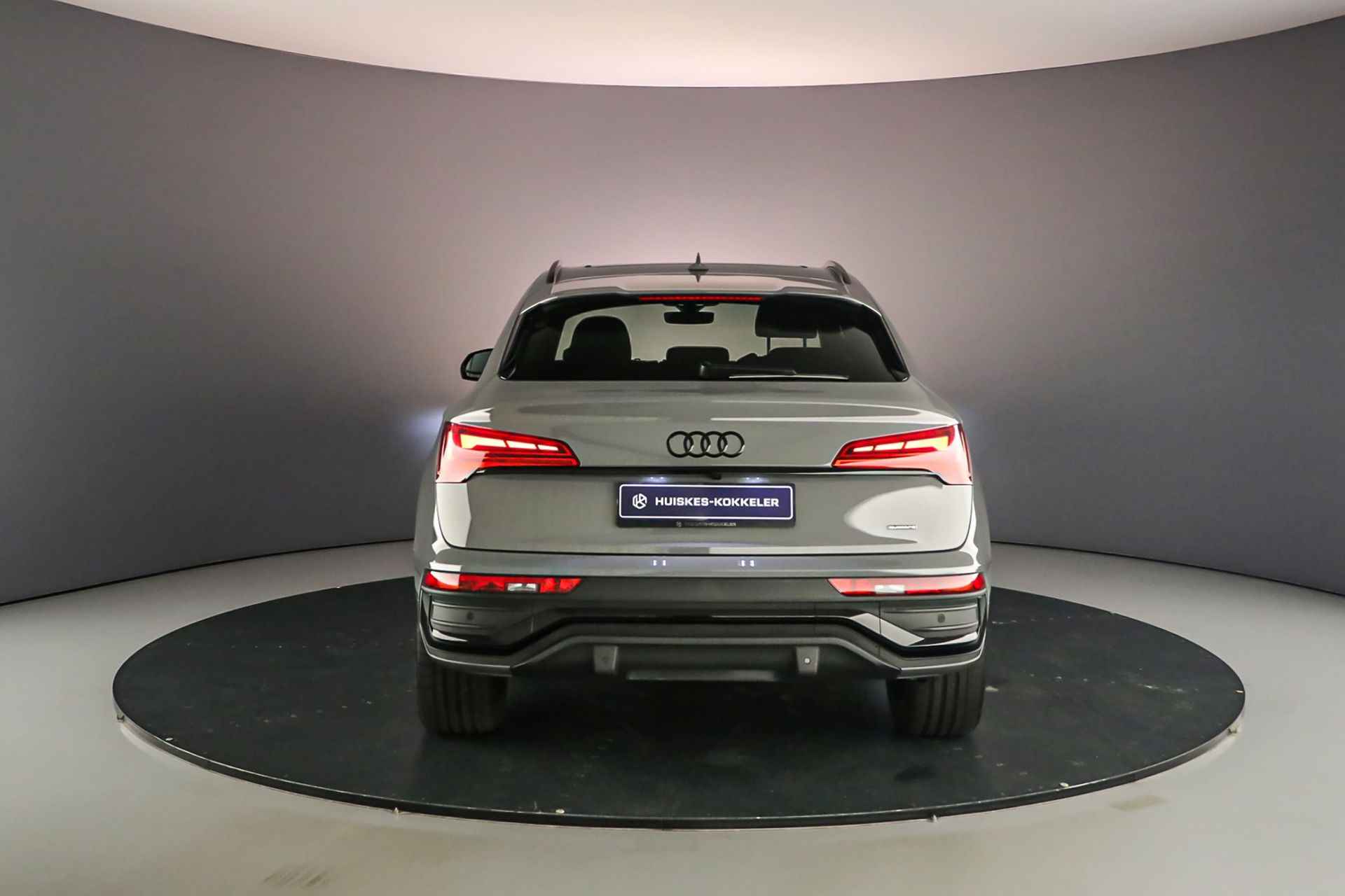 Audi Q5 Sportback S edition Competition 50 TFSI e 299pk 7 versn. S-tronic quattro Luchtvering/ Trekhaak/ Nardogrijs - 4/123