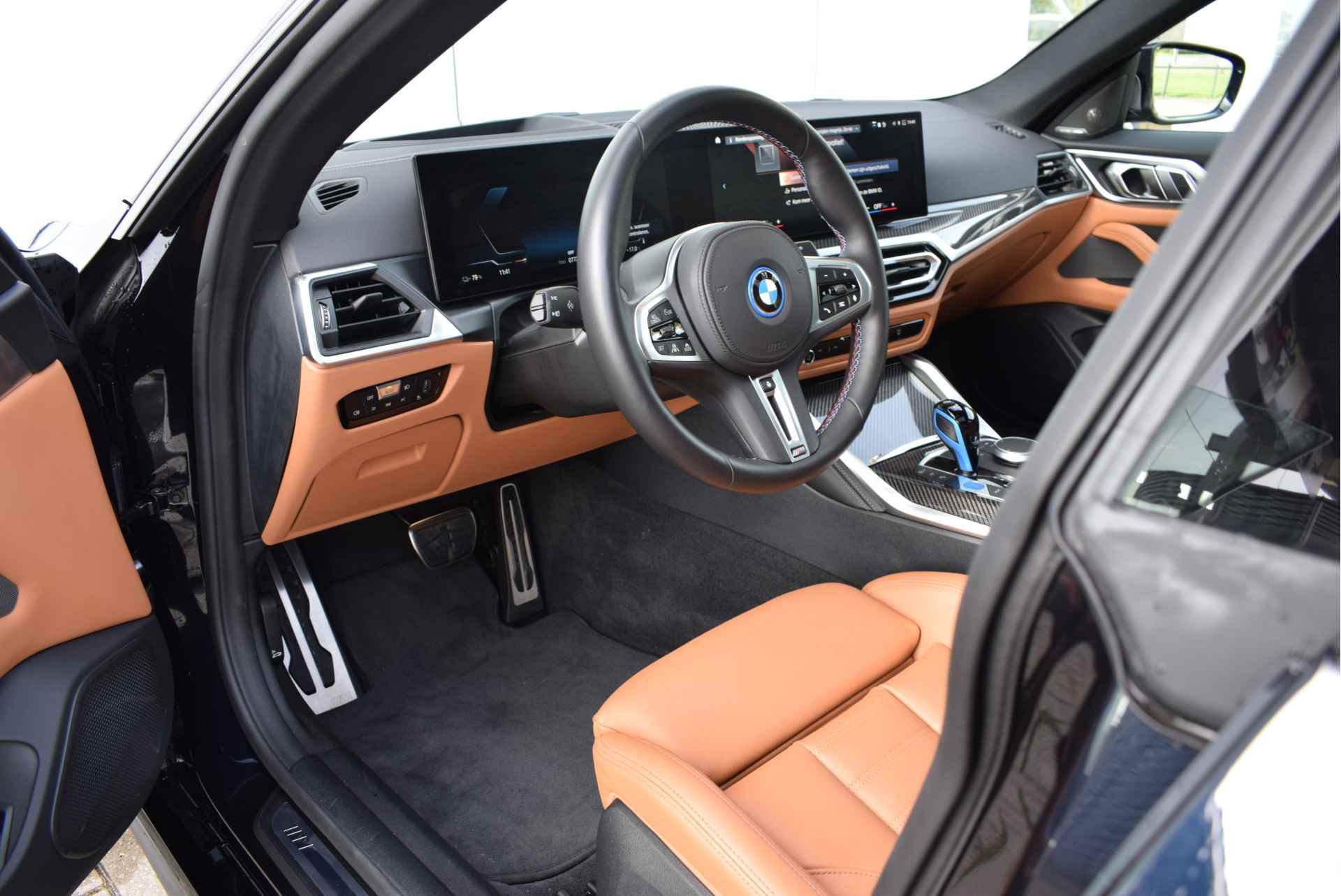 BMW i4 M50 High Executive 80 kWh / BMW M 50 Jahre uitvoering / Schuif-kanteldak / Adaptief M Onderstel / Laserlight / M Sportstoelen / Harman Kardon - 17/36