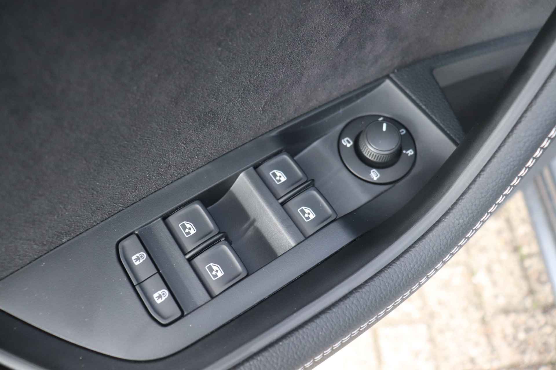 Škoda Superb Combi 1.5 TSI 150pk DSG ACT Sportline Business | Panoramisch/schuifdak | Verlengde stoelen | 19" Lichtmetalen velgen | - 14/41
