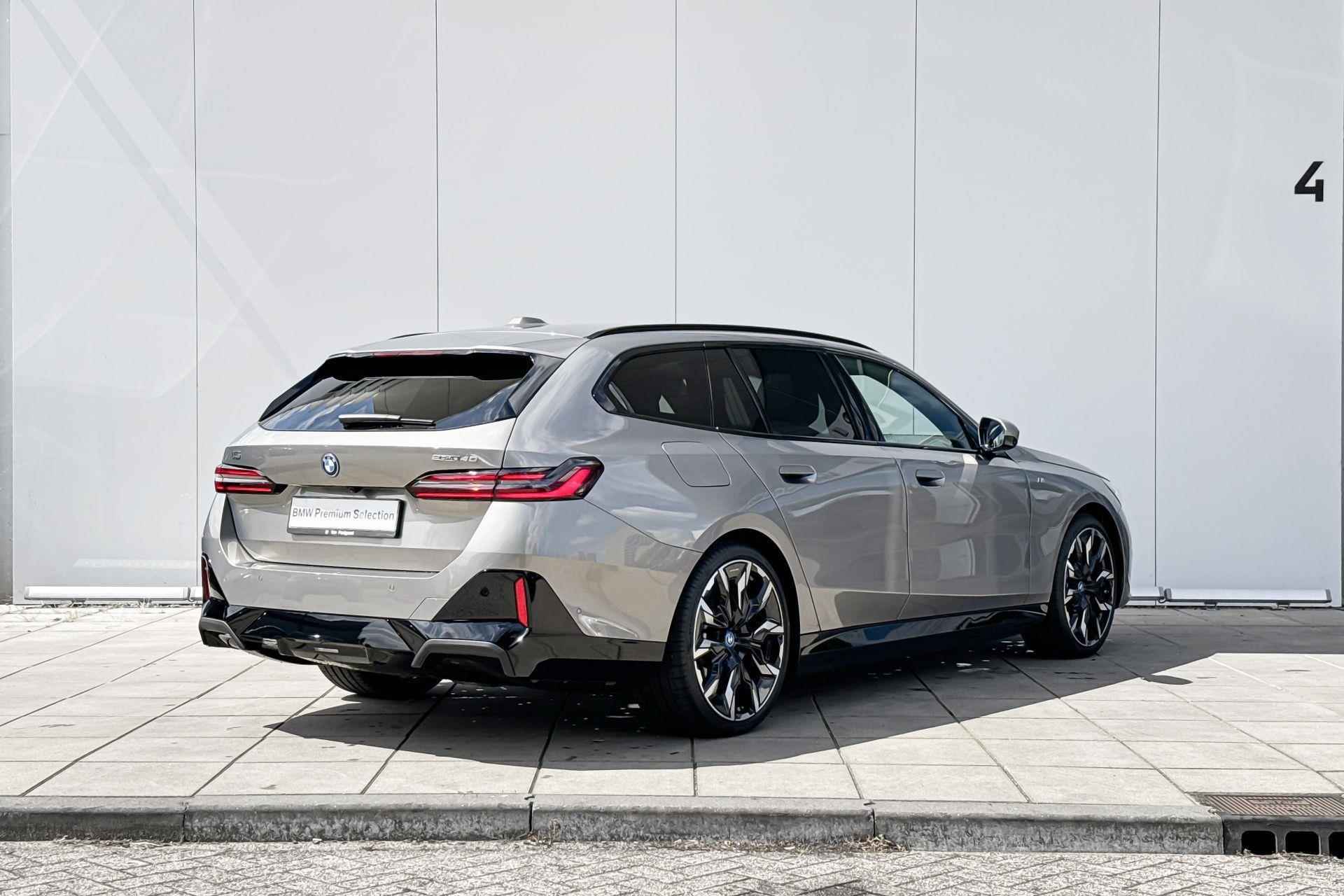 BMW i5 Touring eDrive40 M Sport Edition Comfort Acces / Driving Assistant Proffesional / Stoelventilatie / Harman Kardon Audio / Getinte ramen / 21 '' / Panoramadak - 4/25