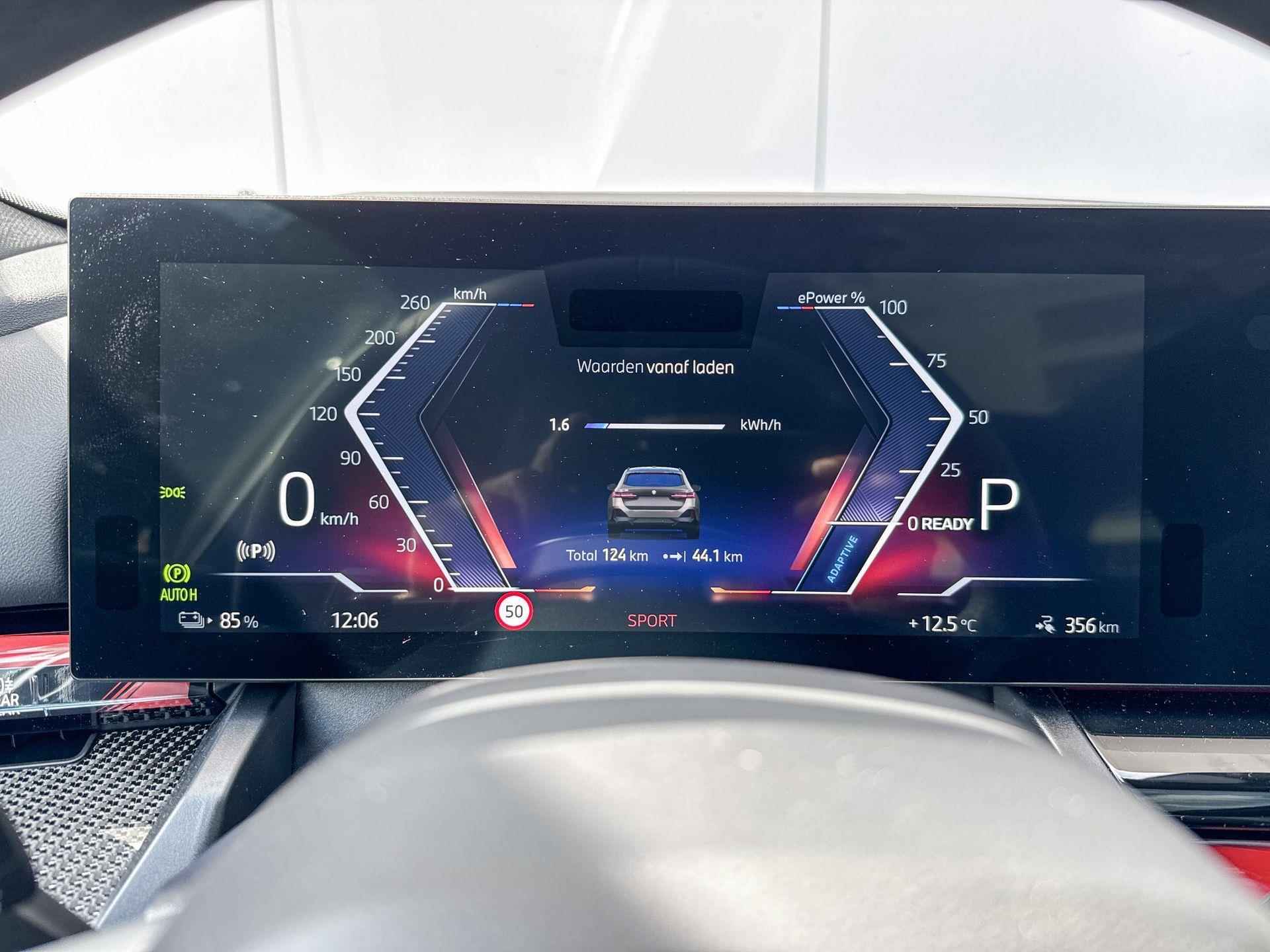 BMW i5 Touring eDrive40 M Sport Edition Comfort Acces / Driving Assistant Proffesional / Stoelventilatie / Harman Kardon Audio / Getinte ramen / 21 '' / Panoramadak - 10/25