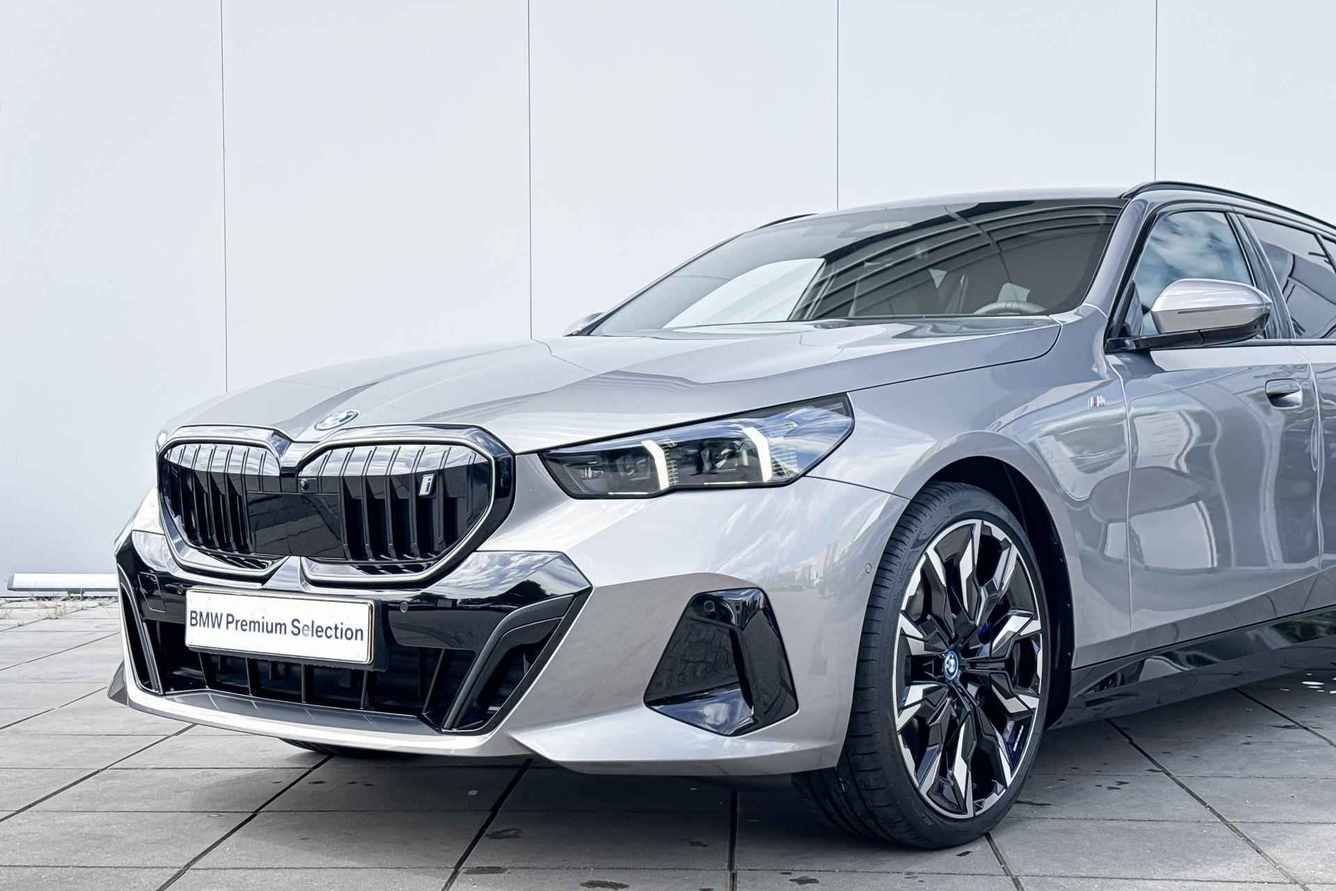 BMW i5 Touring eDrive40 M Sport Edition Comfort Acces / Driving Assistant Proffesional / Stoelventilatie / Harman Kardon Audio / Getinte ramen / 21 '' / Panoramadak - 21/25