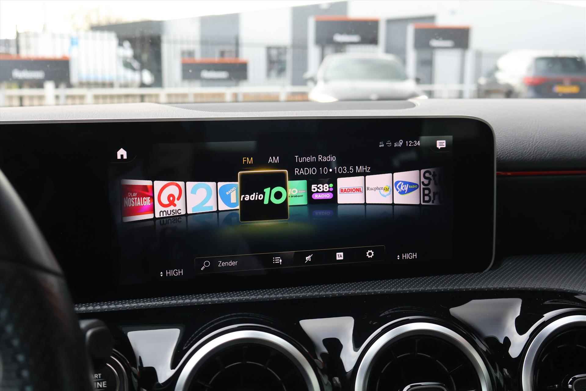 Mercedes A-Klasse Limousine A 200 AMG-Line 163pk 7G-DCT | Camera | LED | Navi | Pano | Carplay - 28/40