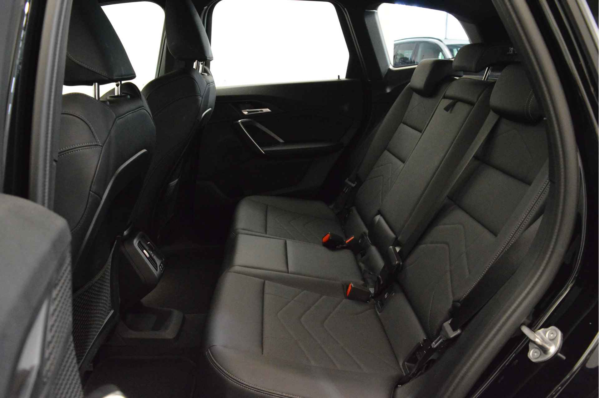 BMW X1 xDrive30e M Sport Automaat / Adaptieve LED / Sportstoelen / Adaptief M Onderstel / Comfort Access / Widescreen Display / Parking Assistant - 7/21