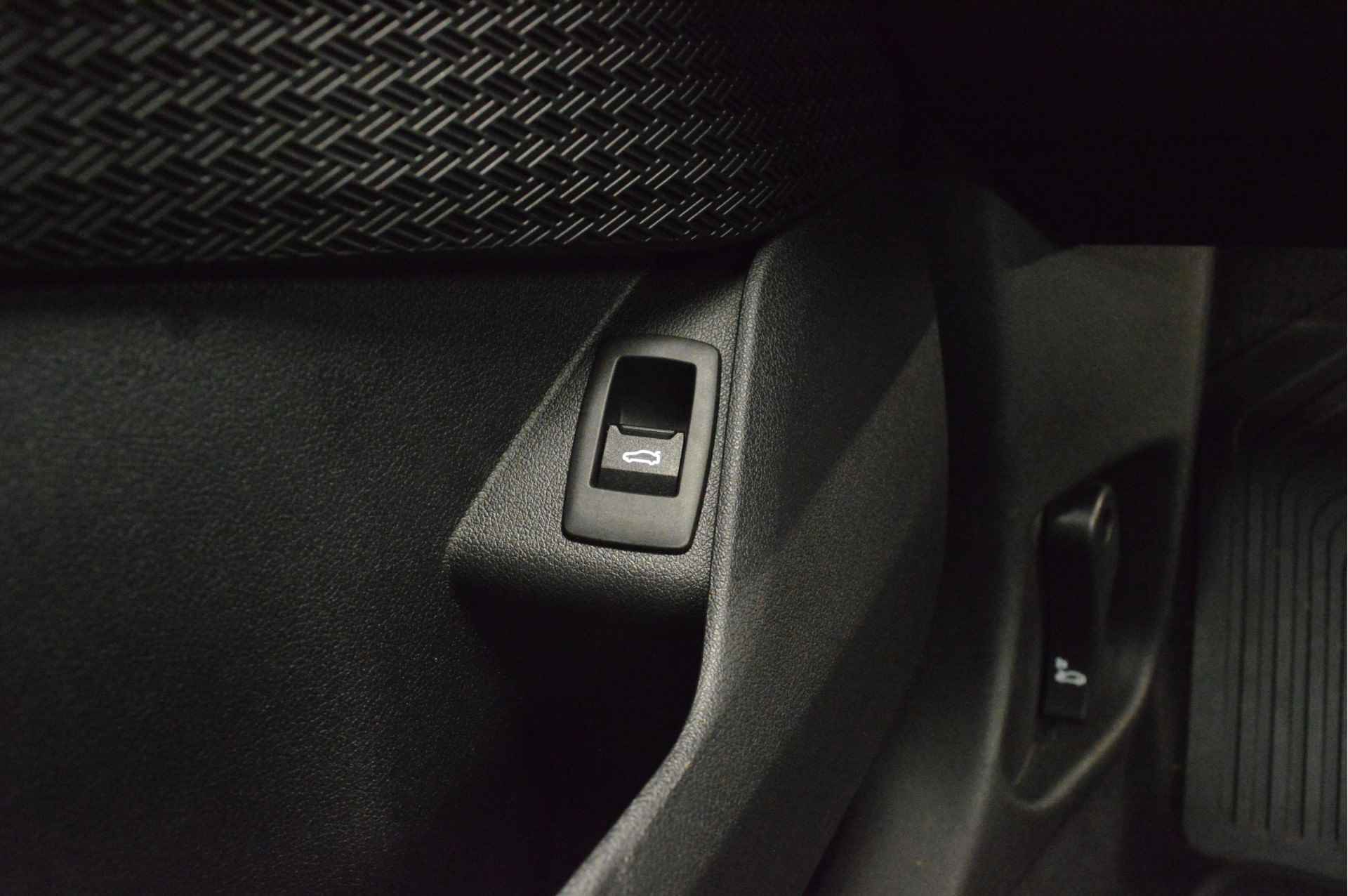 BMW X1 xDrive30e M Sport Automaat / Adaptieve LED / Sportstoelen / Adaptief M Onderstel / Comfort Access / Widescreen Display / Parking Assistant - 18/21
