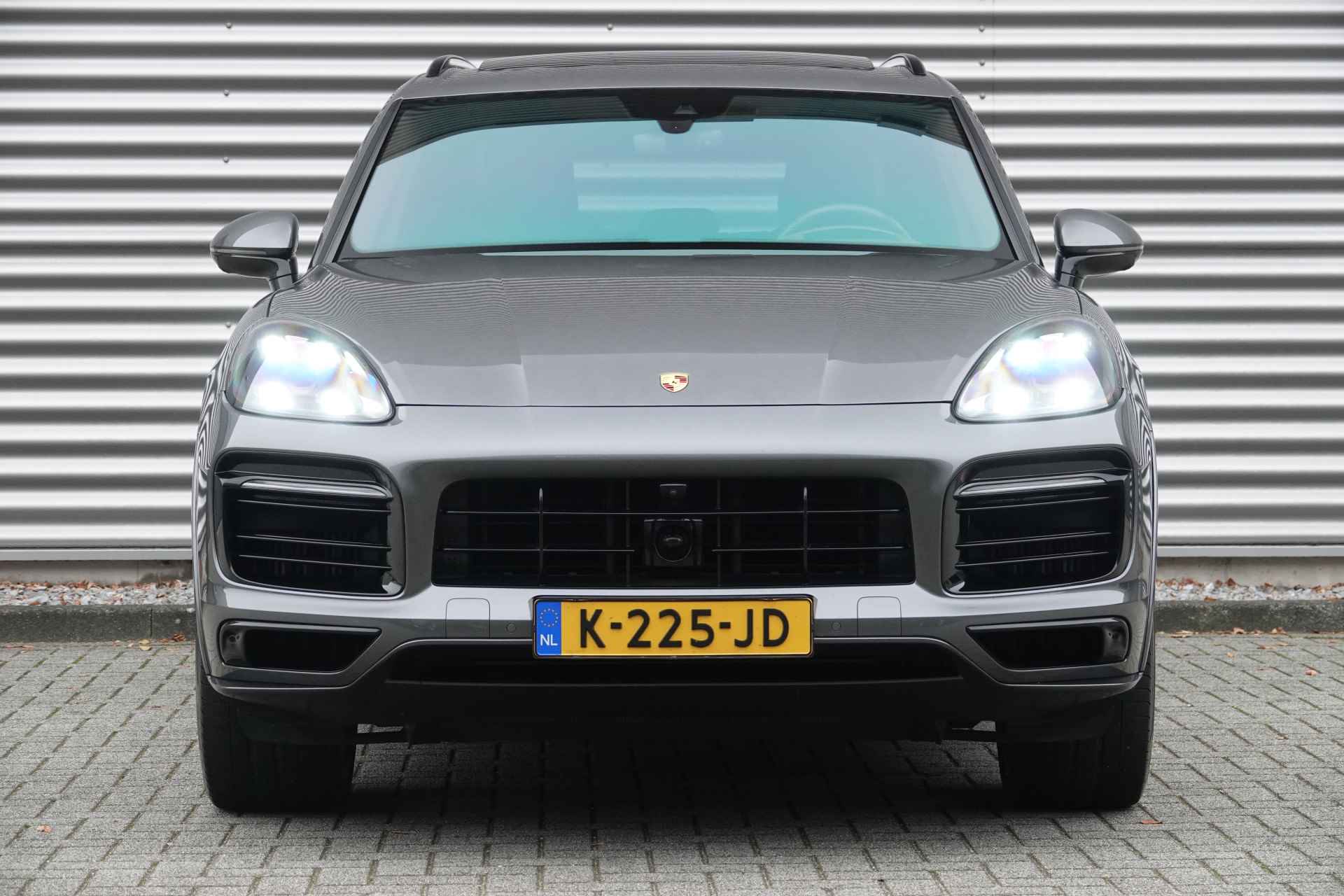 Porsche Cayenne 3.0 E-Hybrid | Achterasbesturing | ACC | Softclose | Sportuitlaten | Massagestoelen | Luchtvering | - 2/36