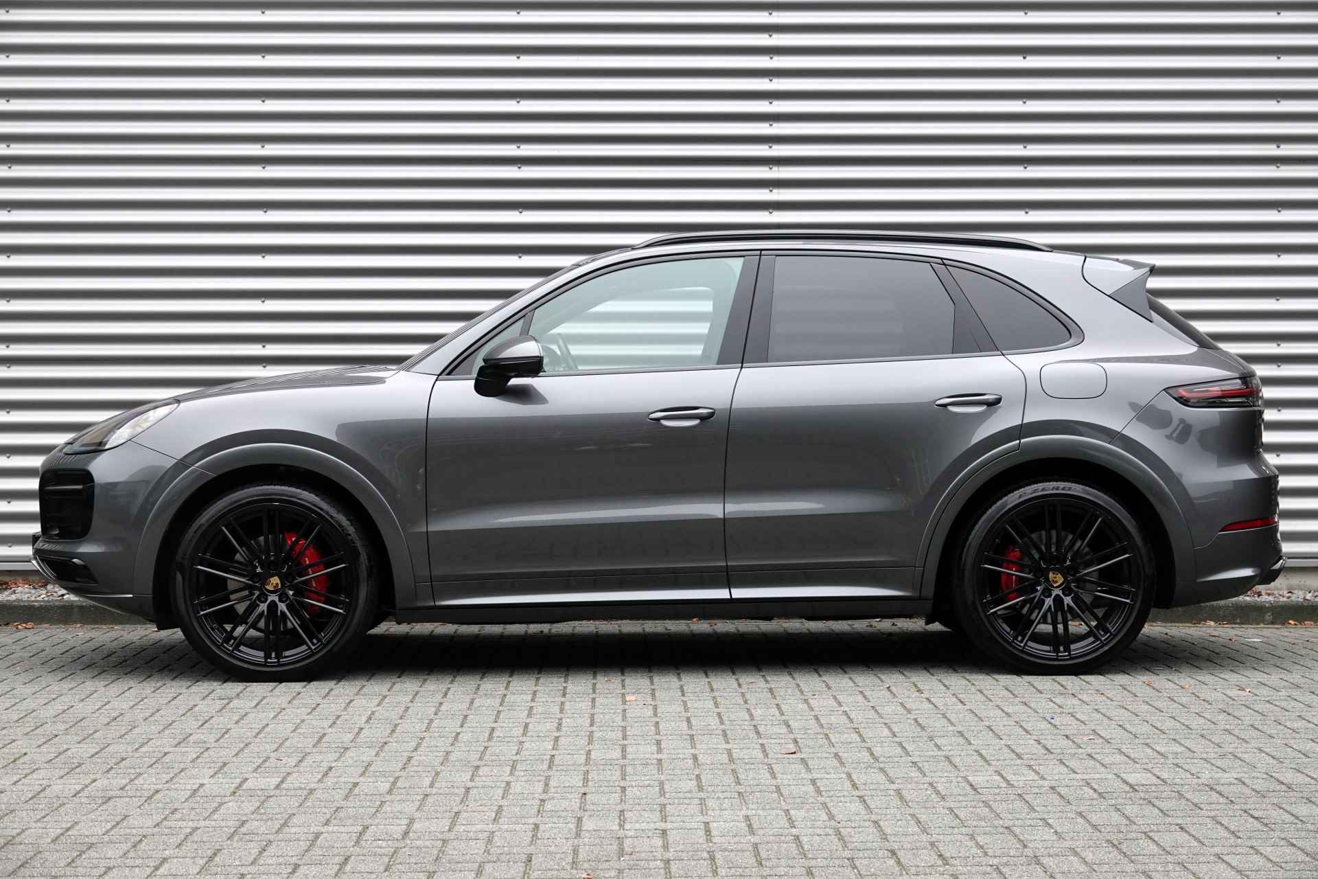 Porsche Cayenne 3.0 E-Hybrid | Achterasbesturing | ACC | Softclose | Sportuitlaten | Massagestoelen | Luchtvering | - 3/36