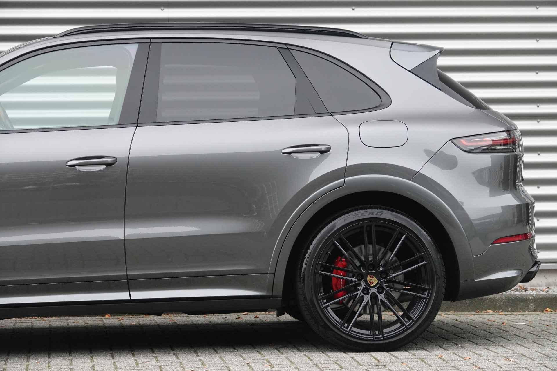 Porsche Cayenne 3.0 E-Hybrid | Achterasbesturing | ACC | Softclose | Sportuitlaten | Massagestoelen | Luchtvering | - 5/36