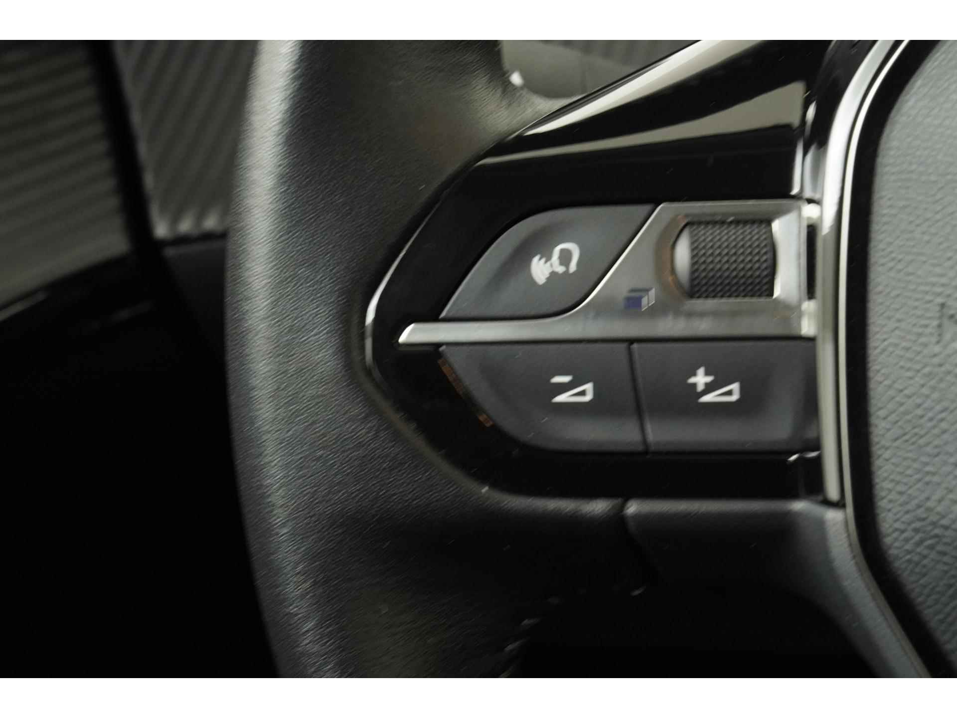 Peugeot e-208 EV Allure 50 kWh | Stoelverwarming | Parkeersensor | Zondag Open! - 7/40