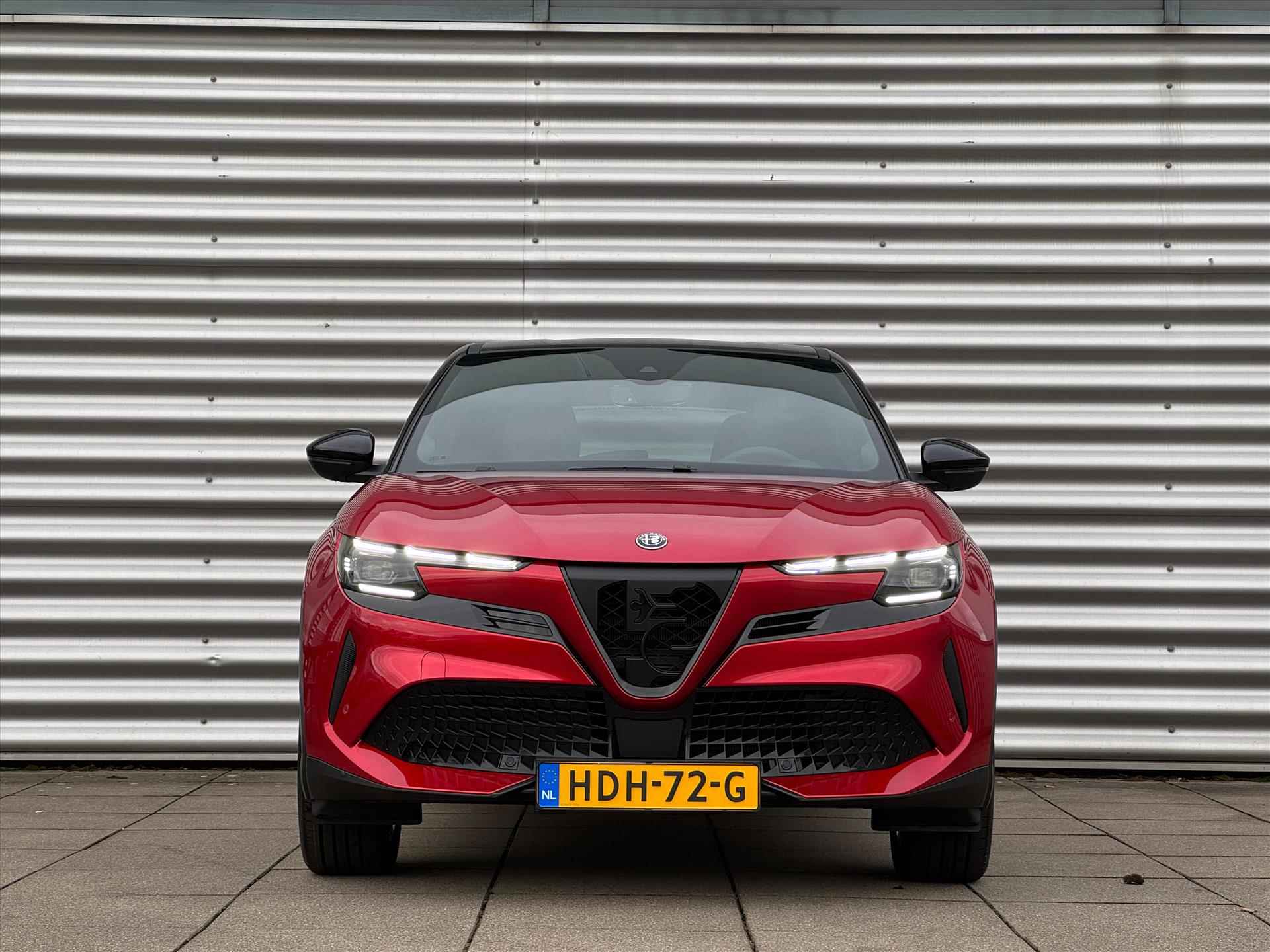 ALFA ROMEO Junior 54 kWh 156pk Electrica Speciale | Elektrische achterklep |Verwarmbare voorruit |  Achterruirijcamera | Keyless entery | - 2/35