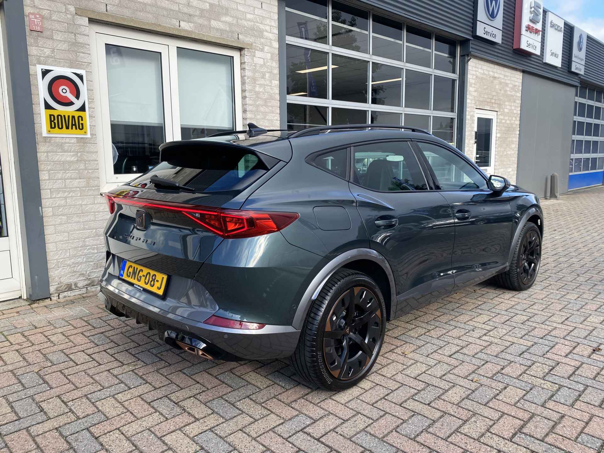 CUPRA Formentor 1.4 e-Hybrid VZ Performance / AUTOMAAT/ FABRIEKS GARANTIE T/M 6-2027/ 5.000 KM/ 245 PK/ PANO/ CAMERA/ PARK. SENSOREN/ DODE HOEK/ CUP STOELEN/ STOEL EN STUUR VERWARM./ KEYLESS/ ADAPT. CRUISE/ APP CONNECT/ CLIMA/ DAB/ - 52/58