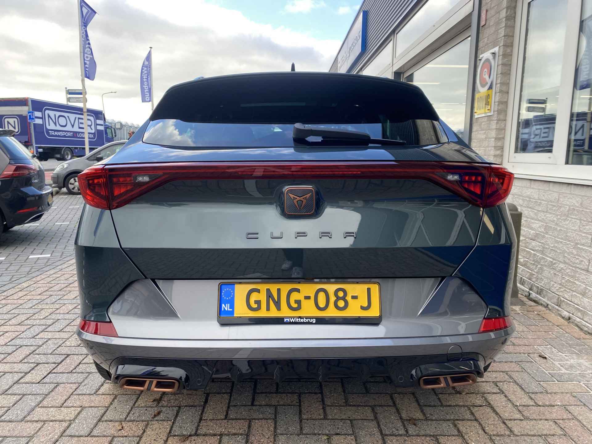 CUPRA Formentor 1.4 e-Hybrid VZ Performance / AUTOMAAT/ FABRIEKS GARANTIE T/M 6-2027/ 5.000 KM/ 245 PK/ PANO/ CAMERA/ PARK. SENSOREN/ DODE HOEK/ CUP STOELEN/ STOEL EN STUUR VERWARM./ KEYLESS/ ADAPT. CRUISE/ APP CONNECT/ CLIMA/ DAB/ - 50/58