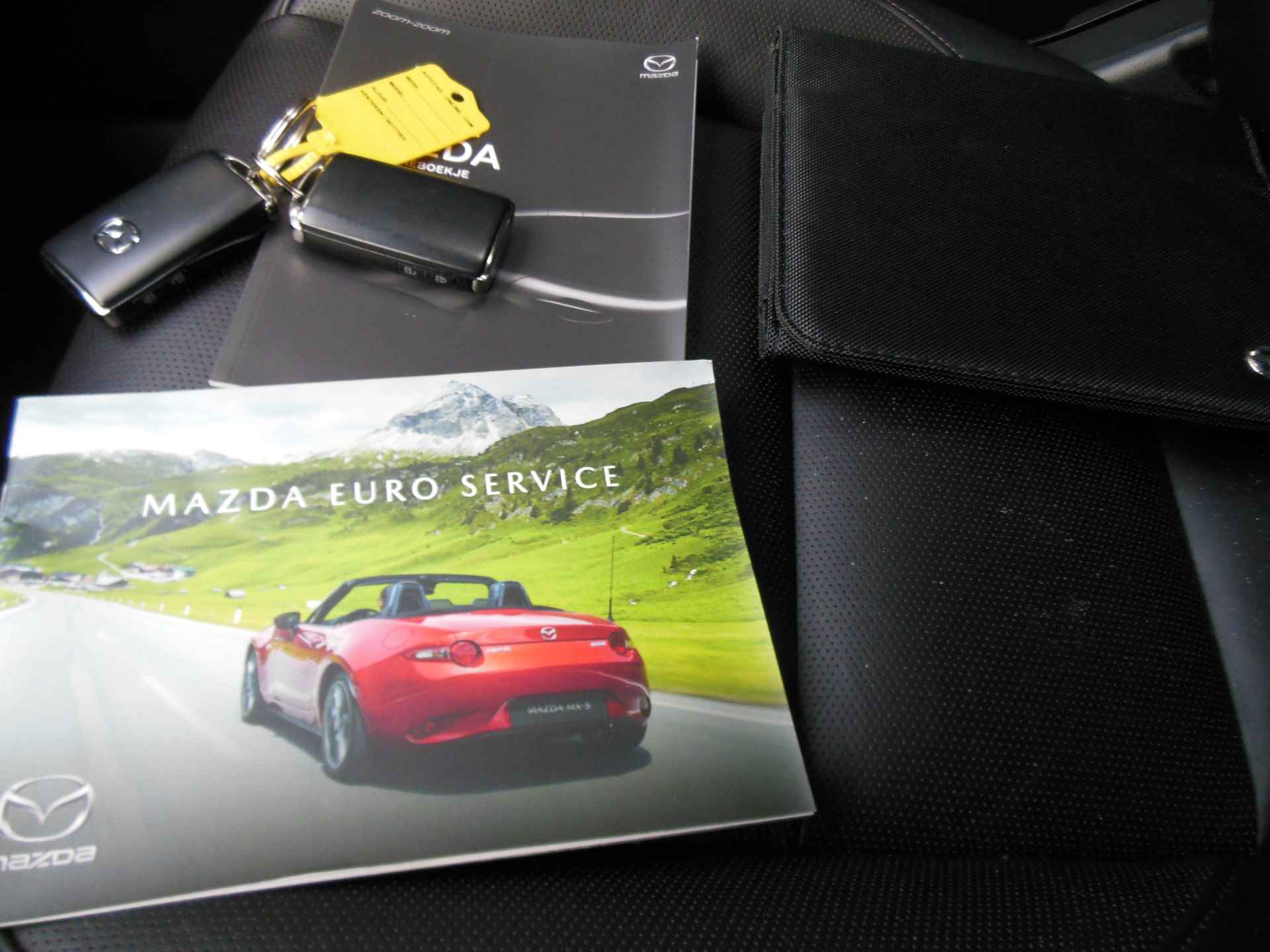 Mazda 3 2.0 SkyActiv-X 180 Luxury 12 maanden Bovag garantie leer  carplay android - 20/22