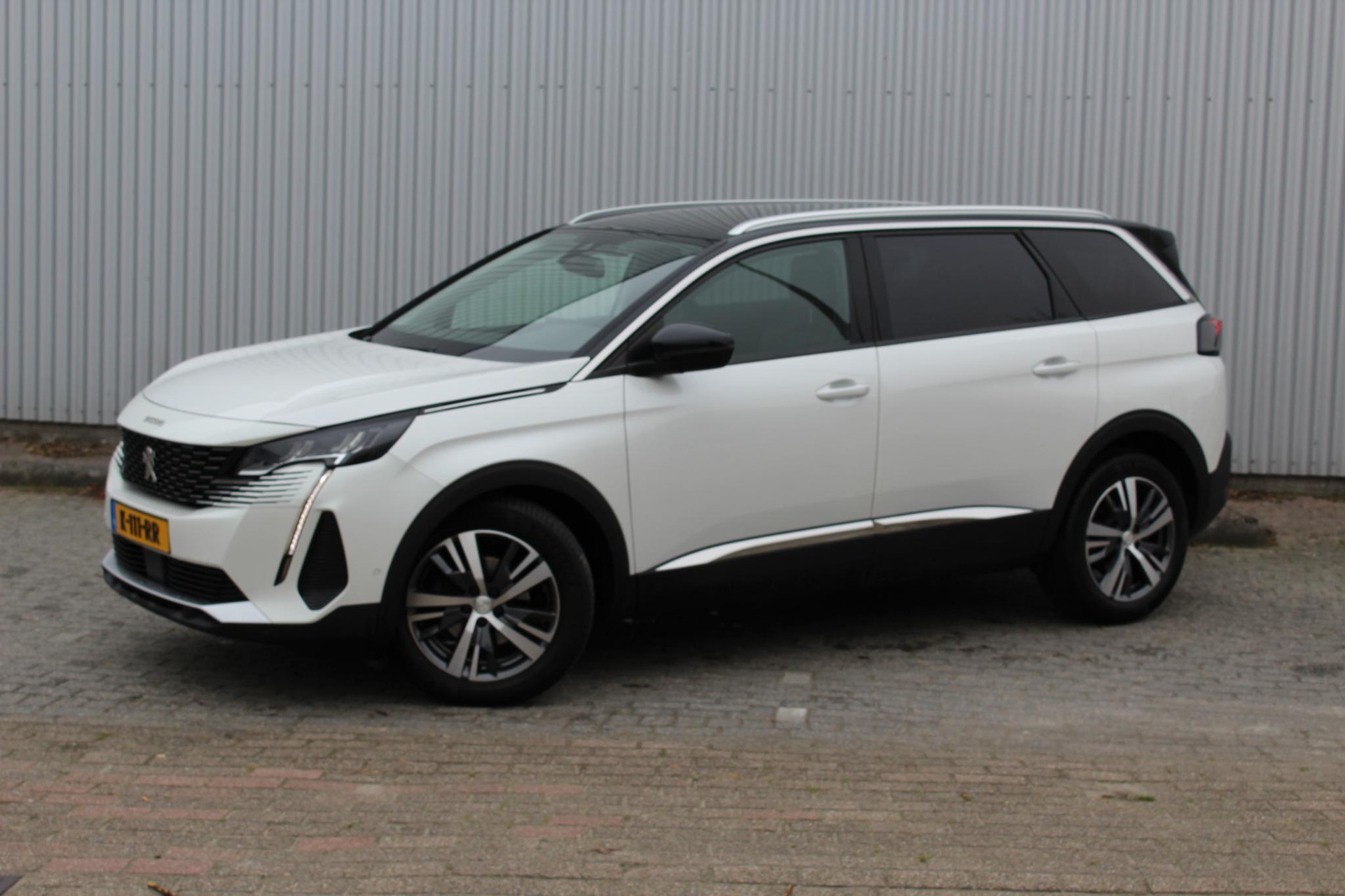 Peugeot 5008 1.2 PureTech Allure 130pk | Dealer onderhouden! | 7 persoons | Facelift model | Achteruitrij camera | Trekhaak | Navi |