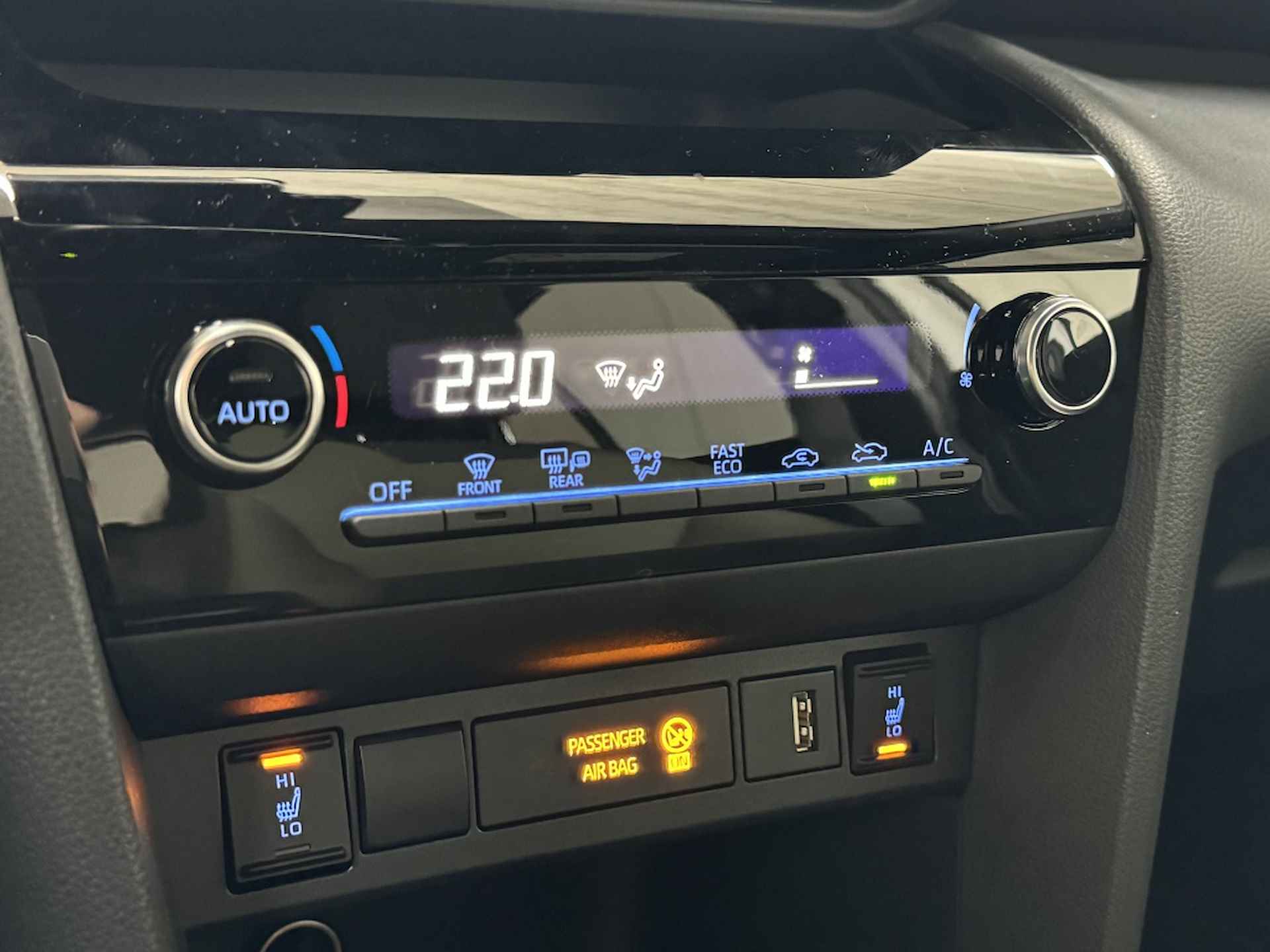 Toyota Yaris Cross 1.5 Hybrid Explore Automaat Demo Navi Cruise PDC Stoelverwarming - 25/29