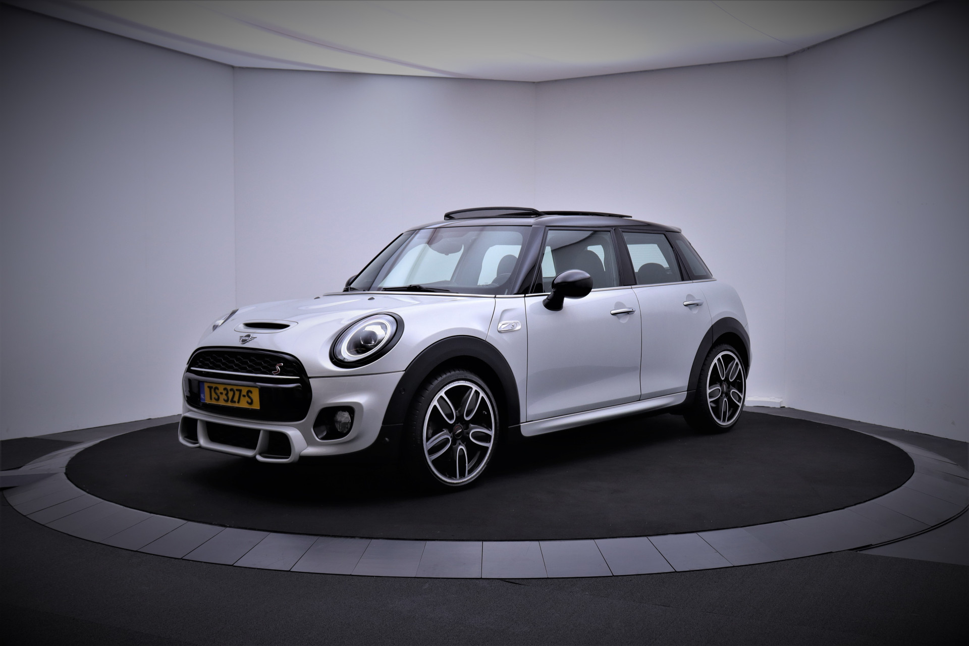 MINI Mini 2.0 Cooper S PANO/HARMAN KARDON/LED/HEAD UP/JCW PAKKET/NAVI/CARPLAY/LMV 18''