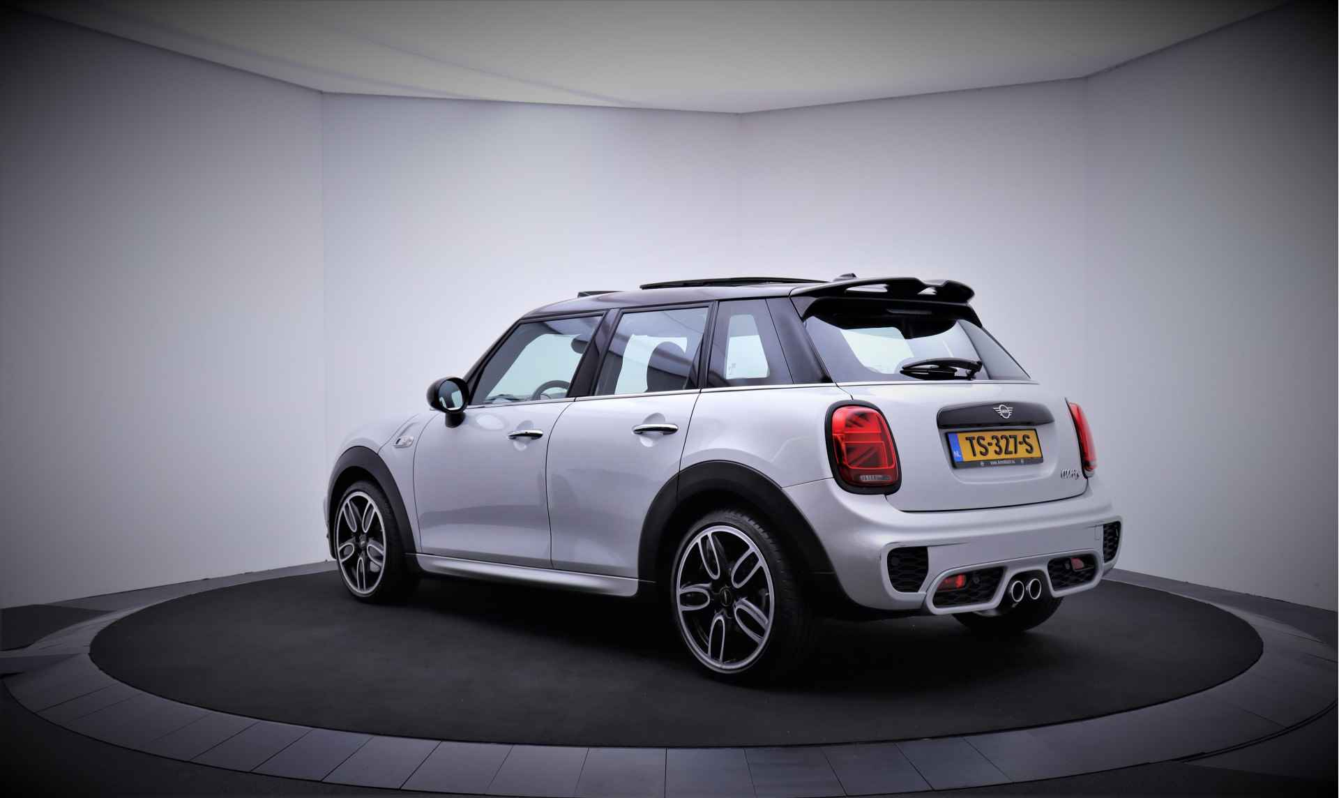 MINI Mini 2.0 Cooper S PANO/HARMAN KARDON/LED/HEAD UP/JCW PAKKET/NAVI/CARPLAY/LMV 18'' - 9/30