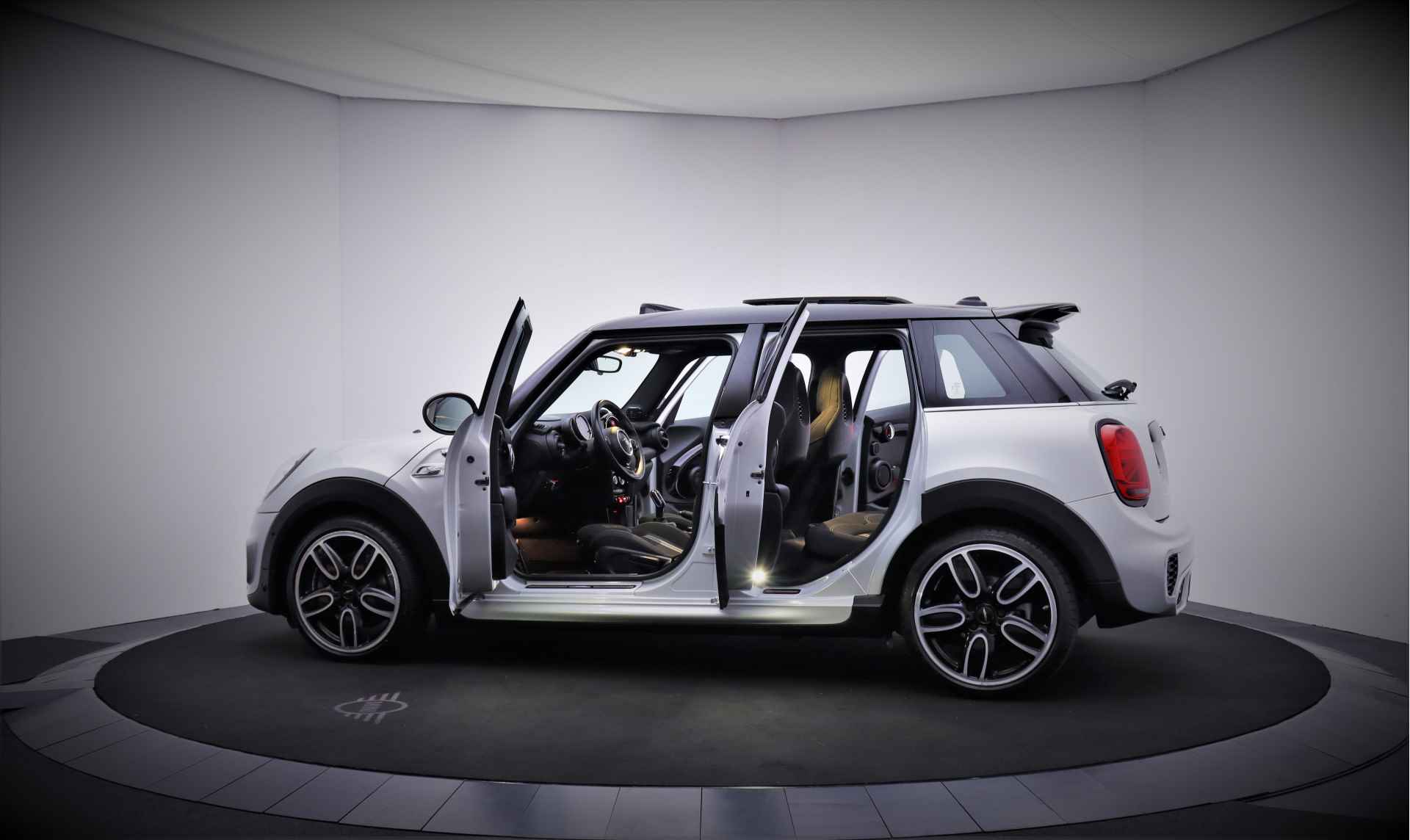 MINI Mini 2.0 Cooper S PANO/HARMAN KARDON/LED/HEAD UP/JCW PAKKET/NAVI/CARPLAY/LMV 18'' - 10/30