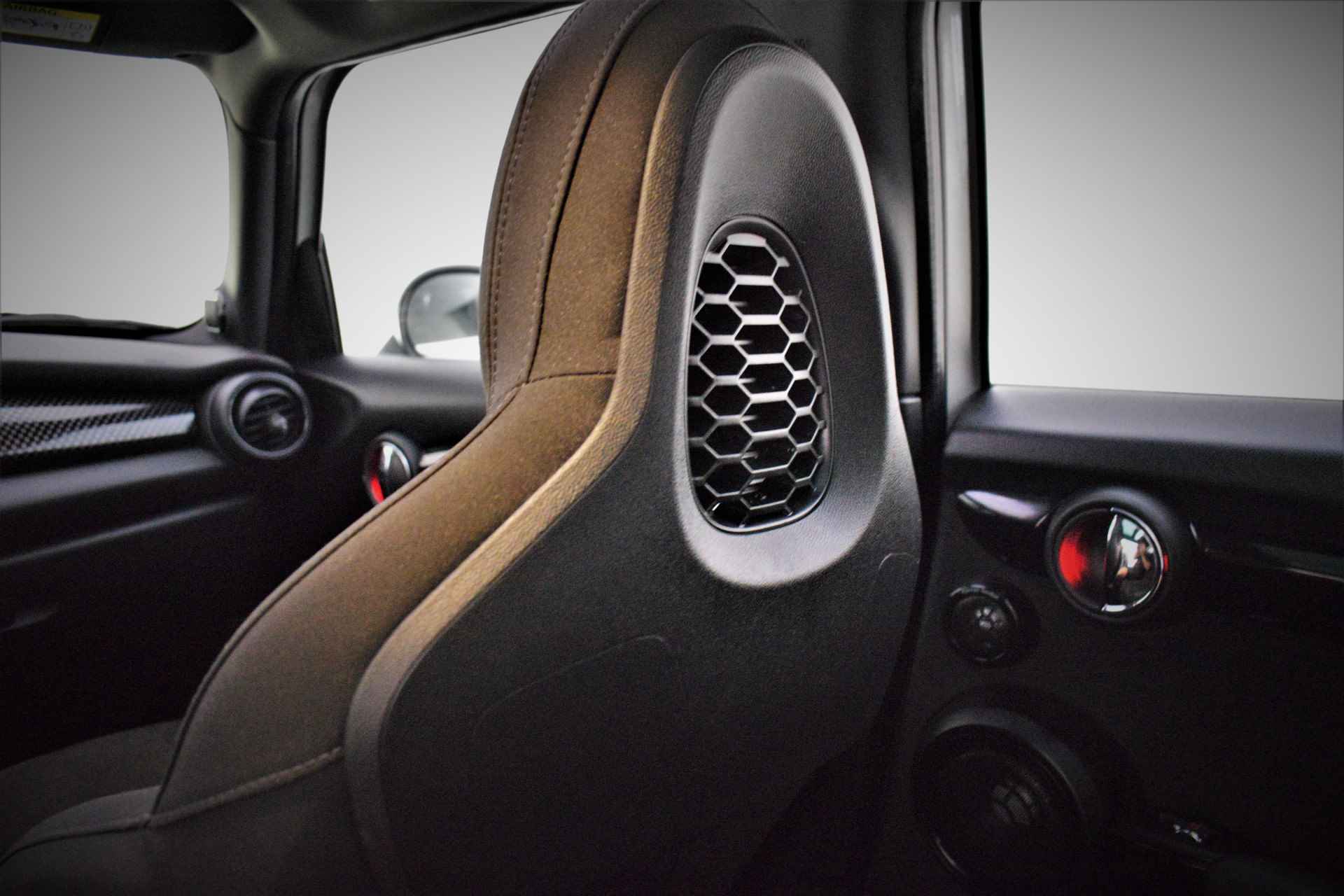 MINI Mini 2.0 Cooper S PANO/HARMAN KARDON/LED/HEAD UP/JCW PAKKET/NAVI/CARPLAY/LMV 18'' - 28/30