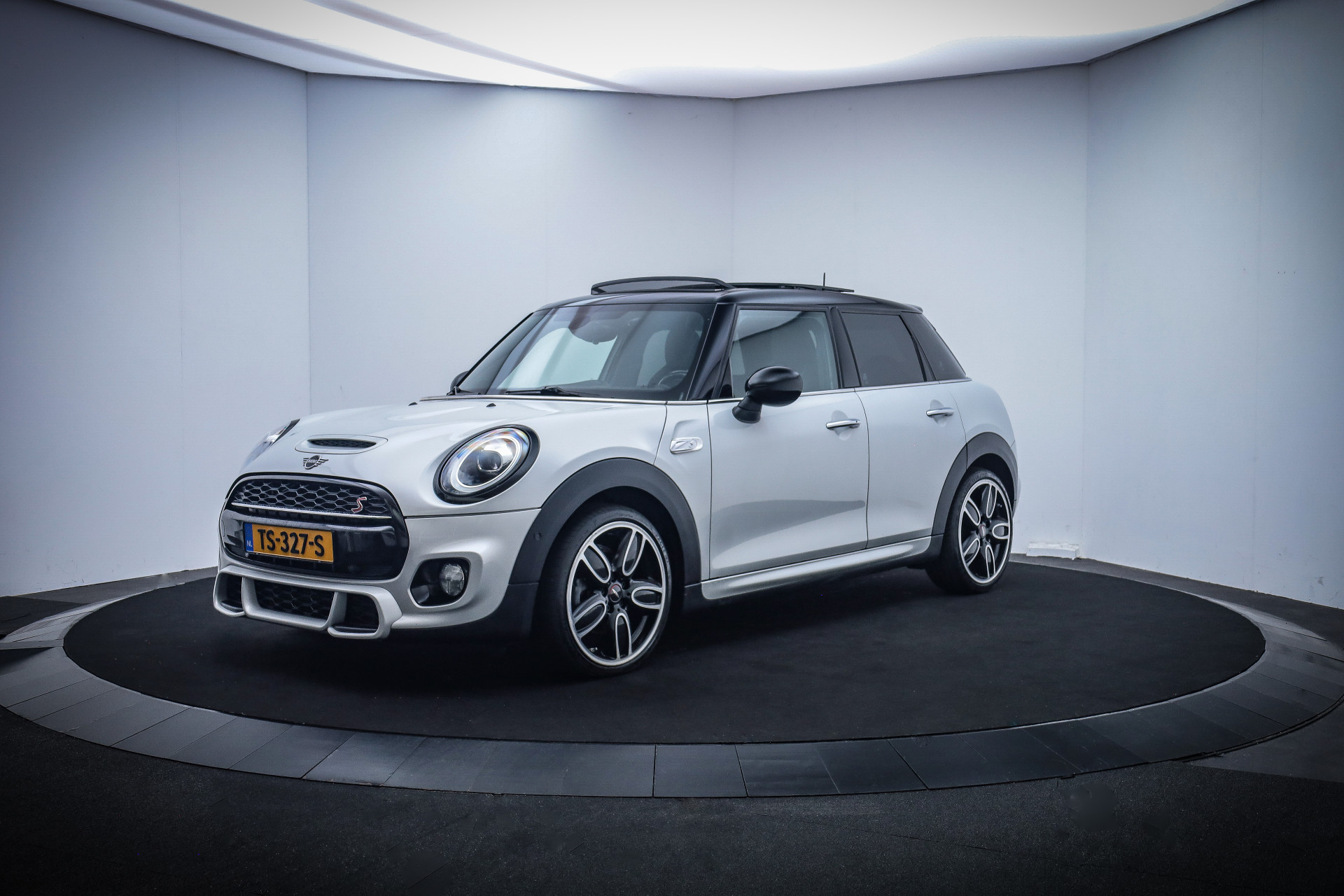 MINI Mini 2.0 Cooper S PANO/HARMAN KARDON/LED/HEAD UP/JCW PAKKET/NAVI/CARPLAY/LMV 18''