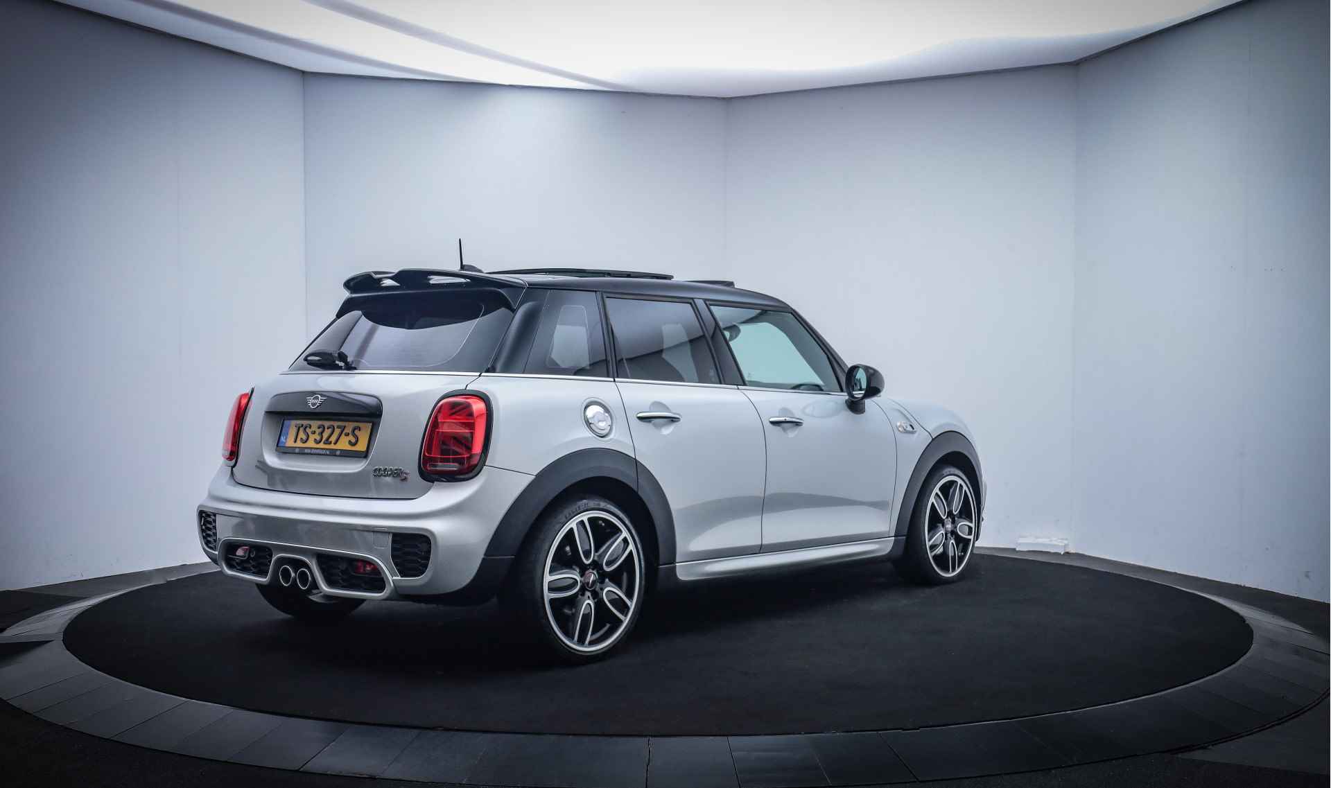 MINI Mini 2.0 Cooper S PANO/HARMAN KARDON/LED/HEAD UP/JCW PAKKET/NAVI/CARPLAY/LMV 18'' - 5/28