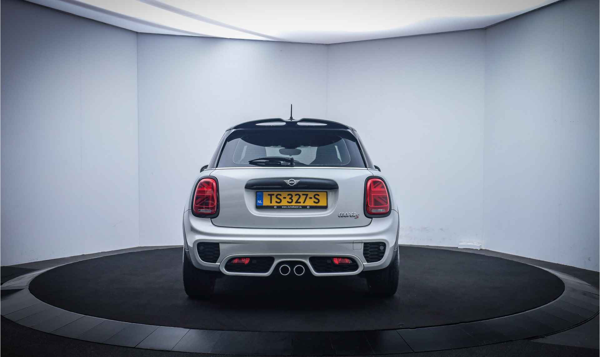 MINI Mini 2.0 Cooper S PANO/HARMAN KARDON/LED/HEAD UP/JCW PAKKET/NAVI/CARPLAY/LMV 18'' - 6/28